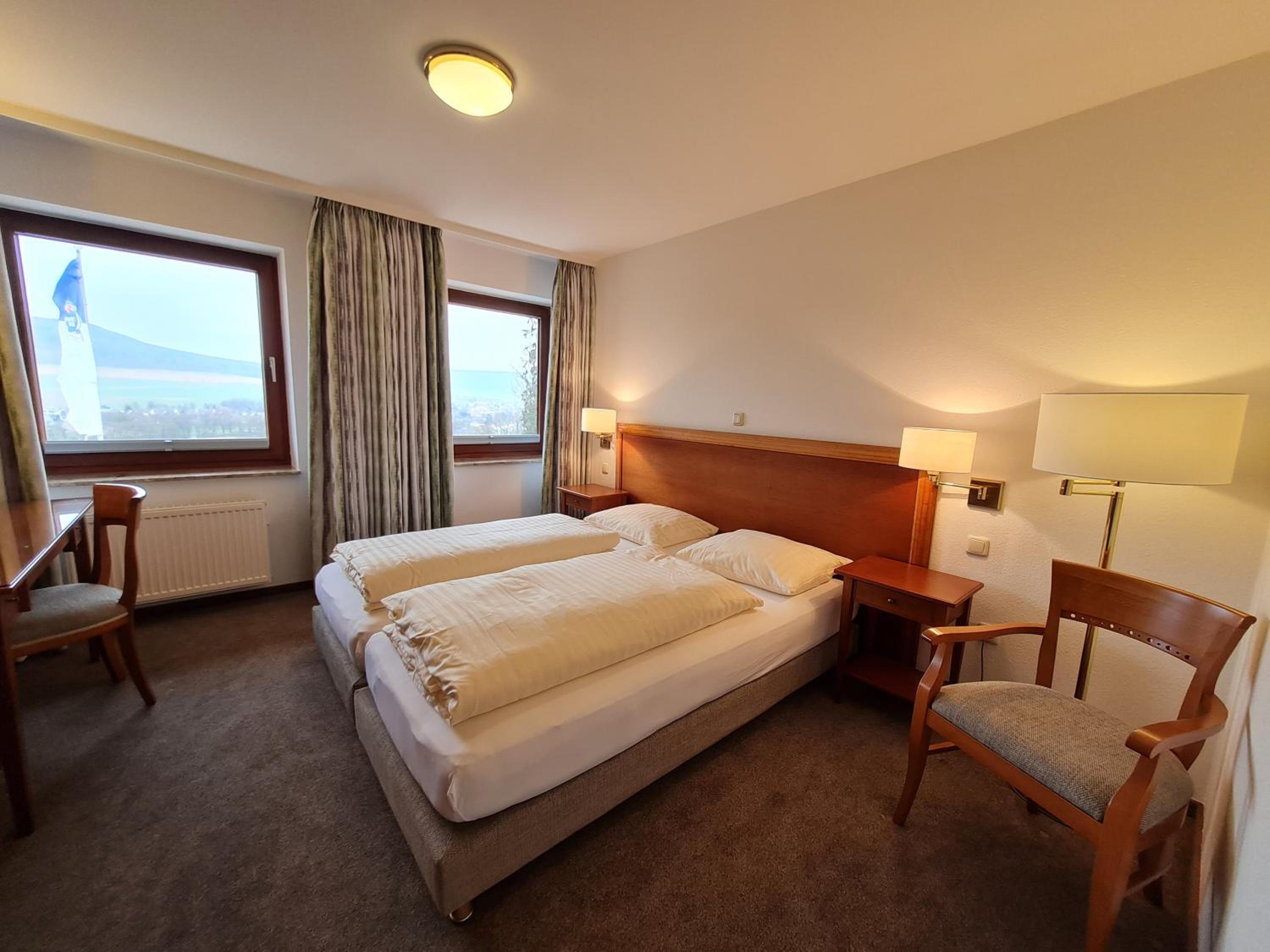Double Room with Private External Bathroom - Photo 4