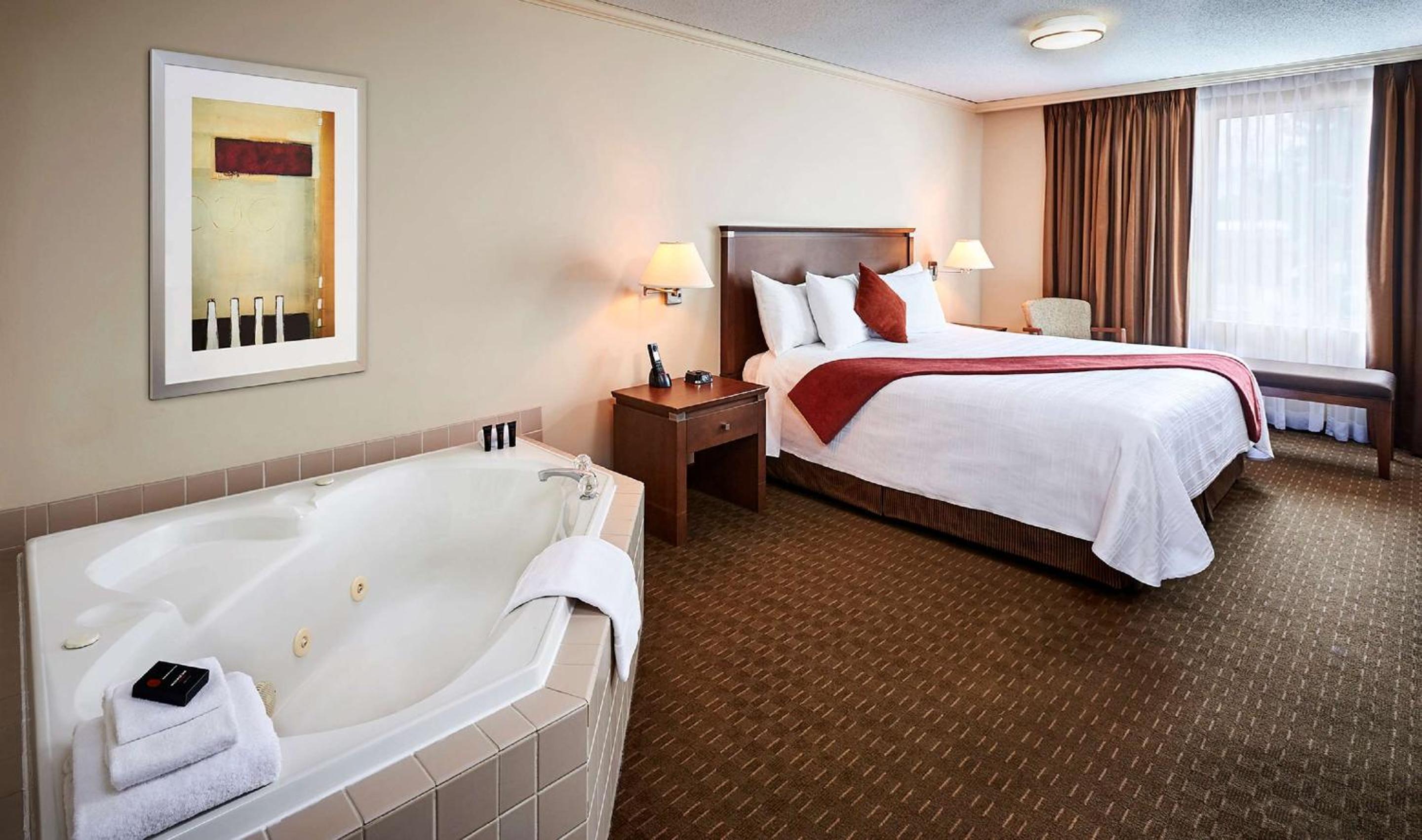 King Suite with Spa Bath - Non Smoking - Photo 1