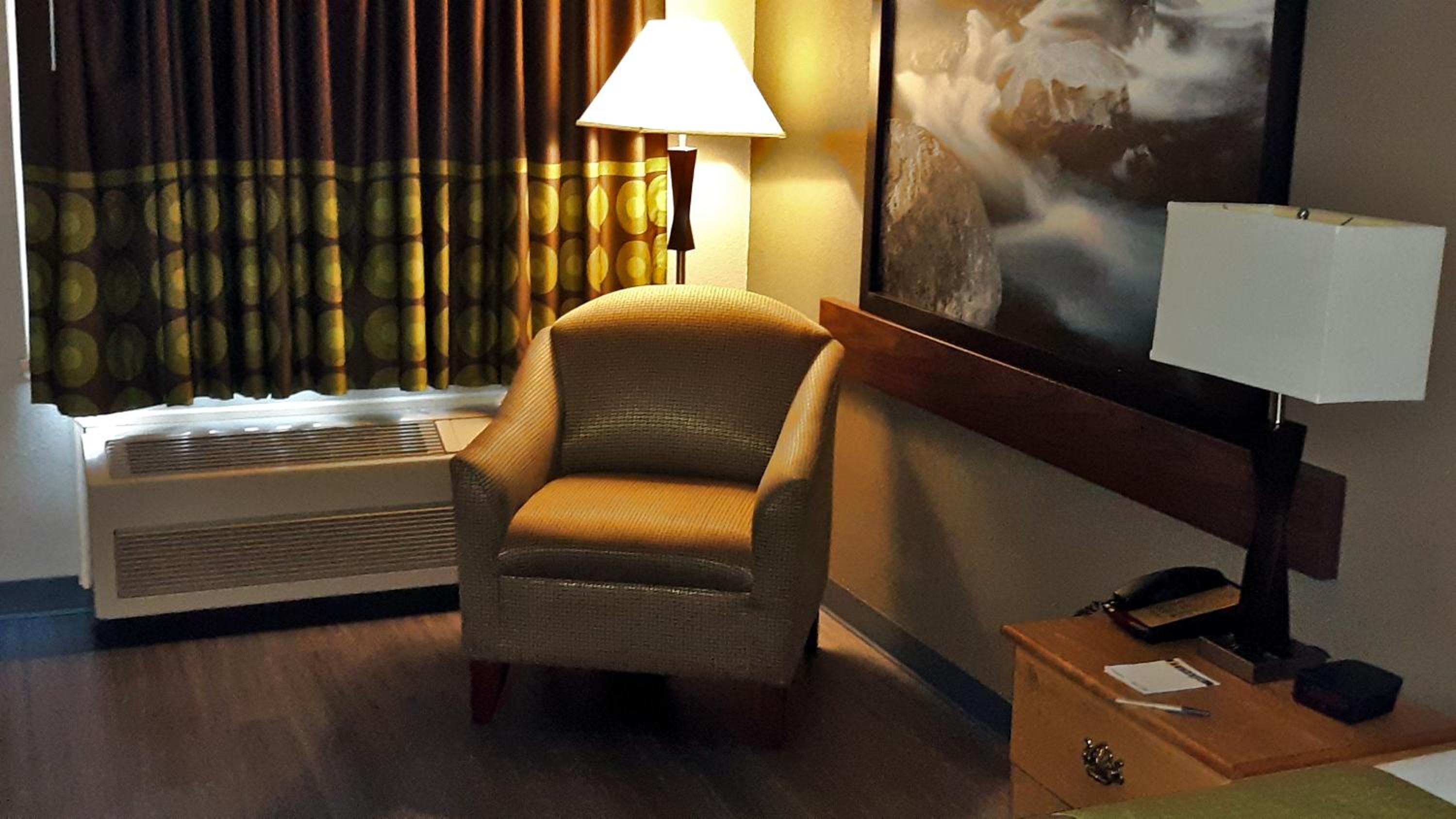 Queen Room - Non-Smoking - Photo 5