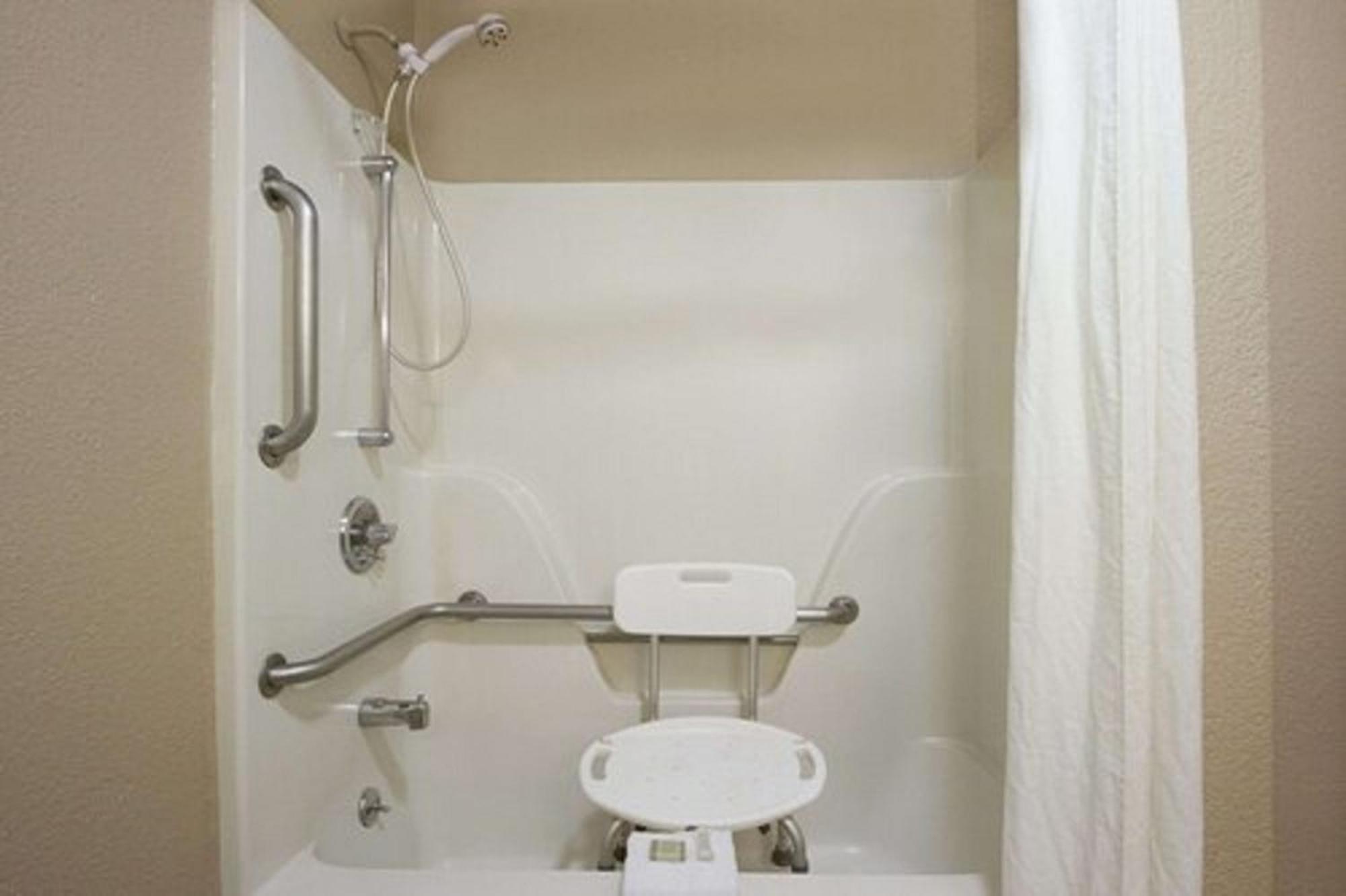 King Room - Mobility Access/Non-Smoking - Photo 4