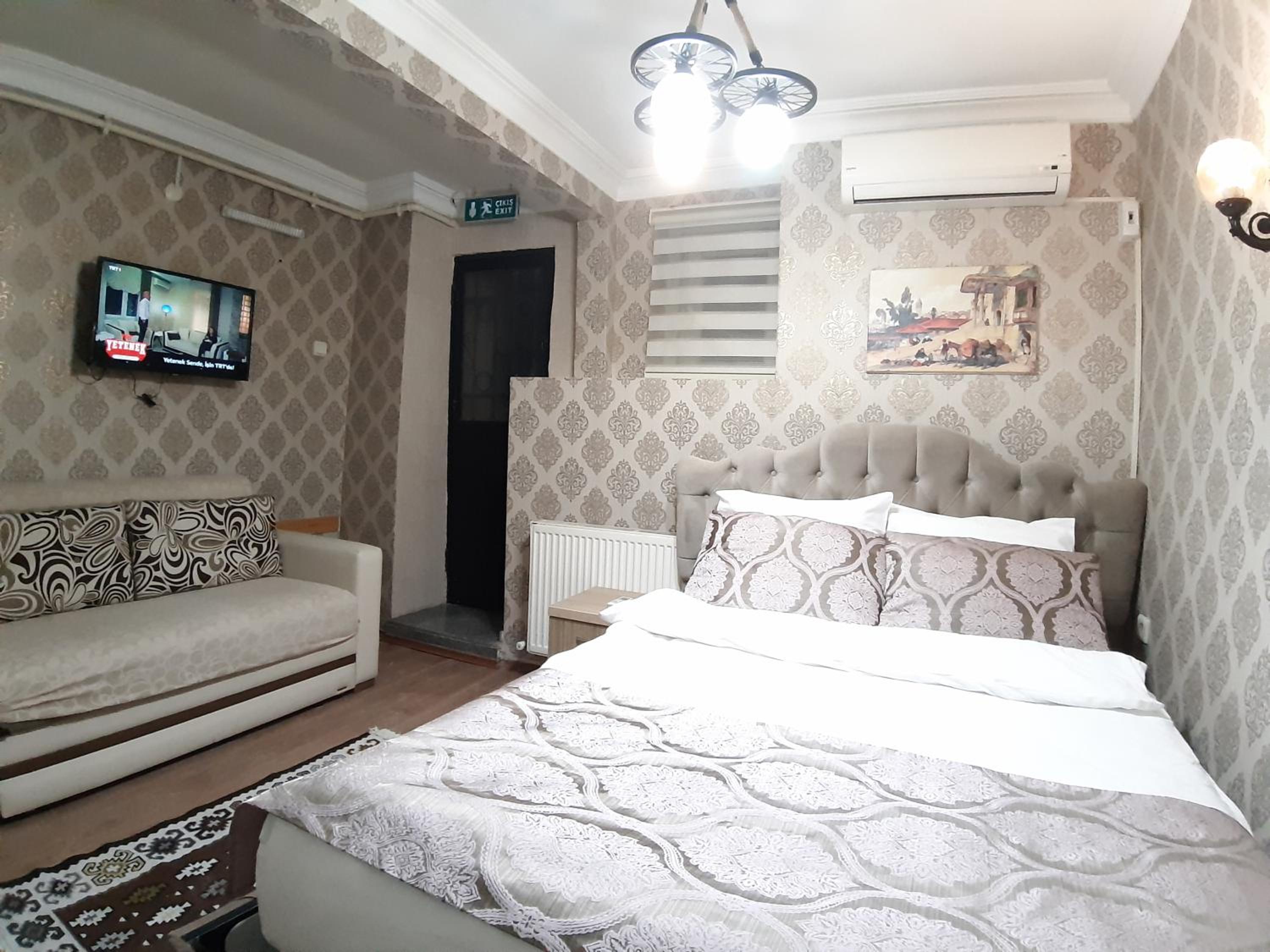 Economy Triple Room photo 1