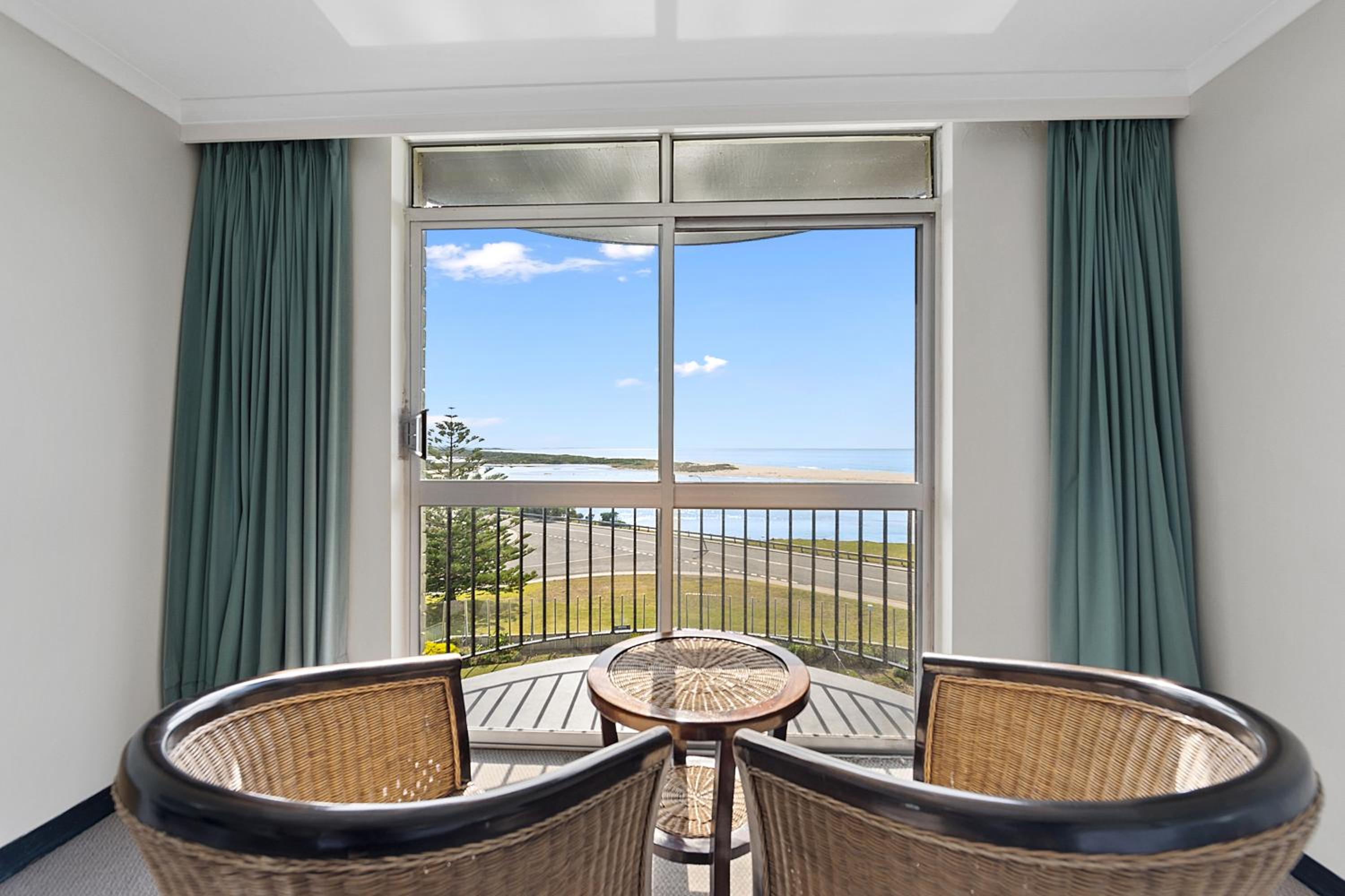 Premium King Room with Sea View photo 3