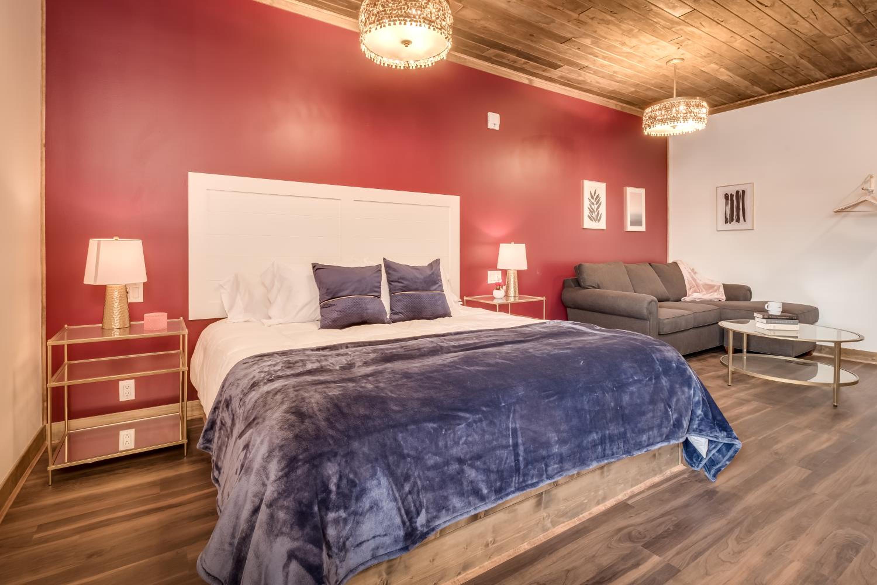 King Suite - Photo 17