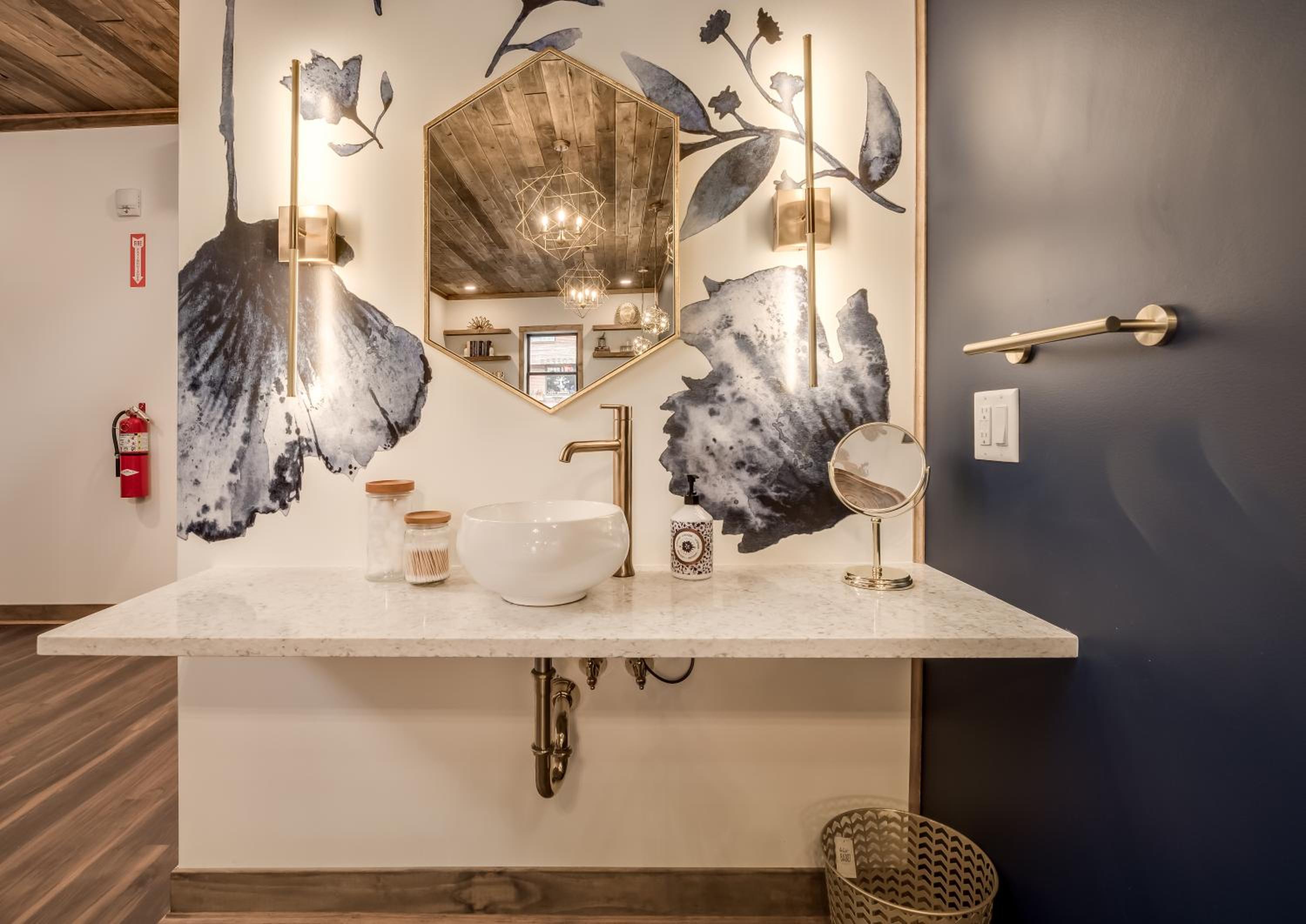 Superior King Suite - Photo 24