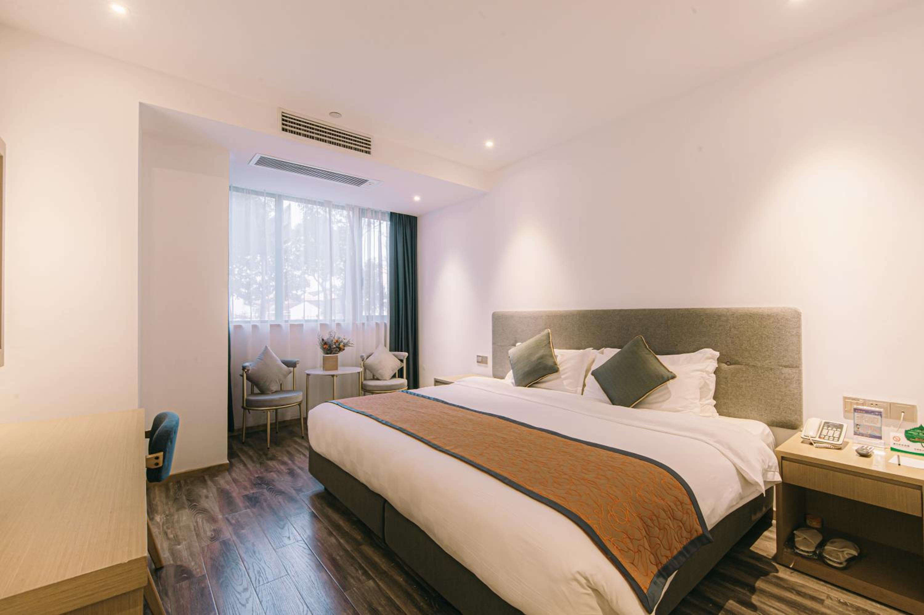 Standard Queen Room