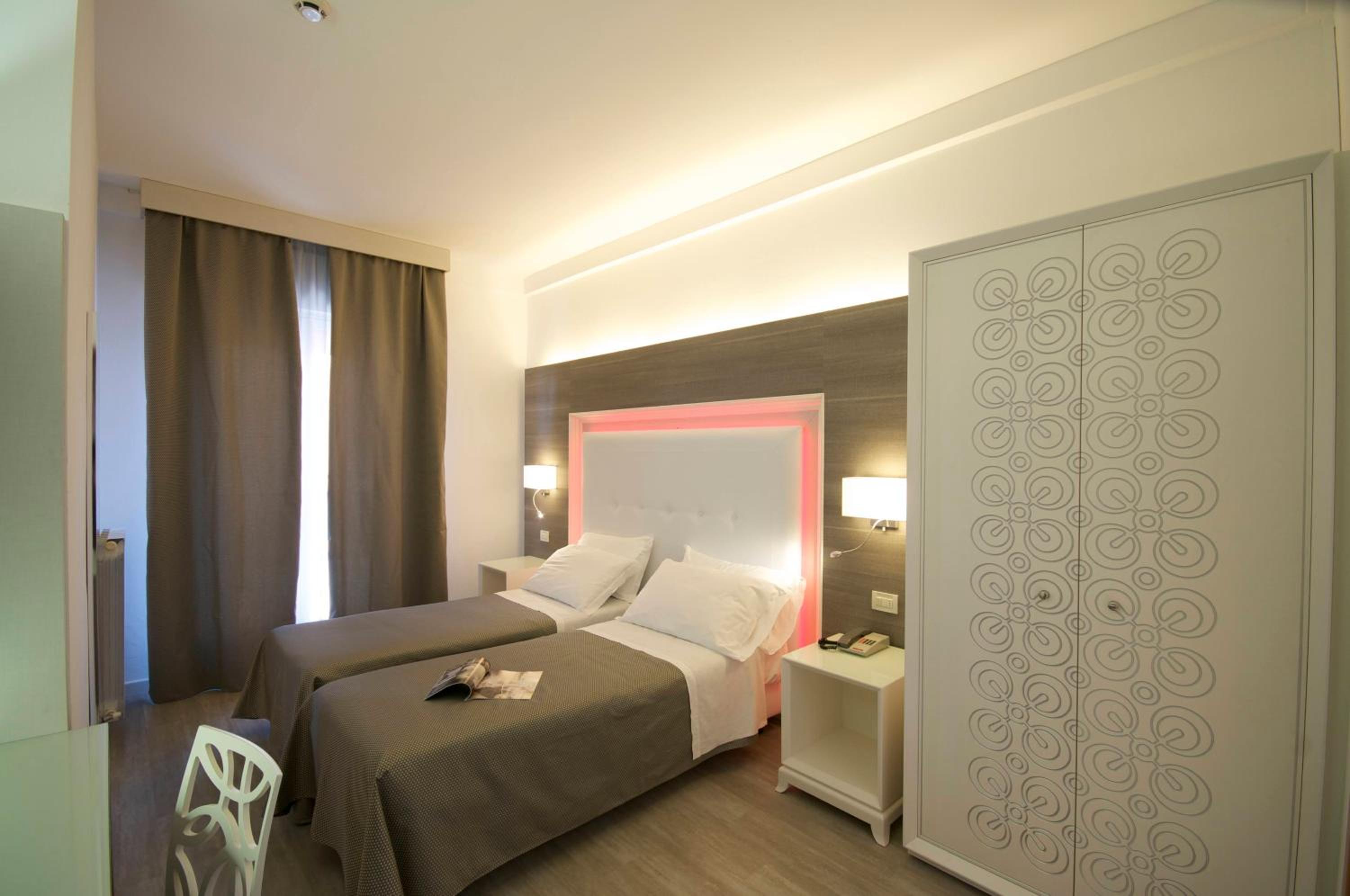 Deluxe Double or Twin Room photo 2