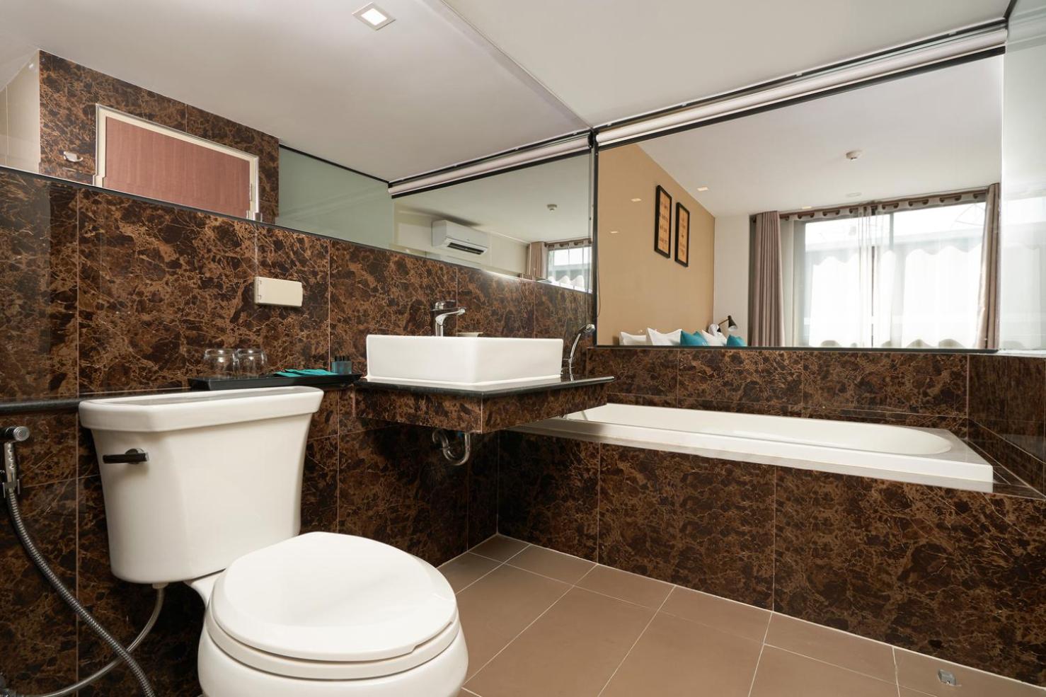 One Bedroom Suite with Bath Tub - Photo 3
