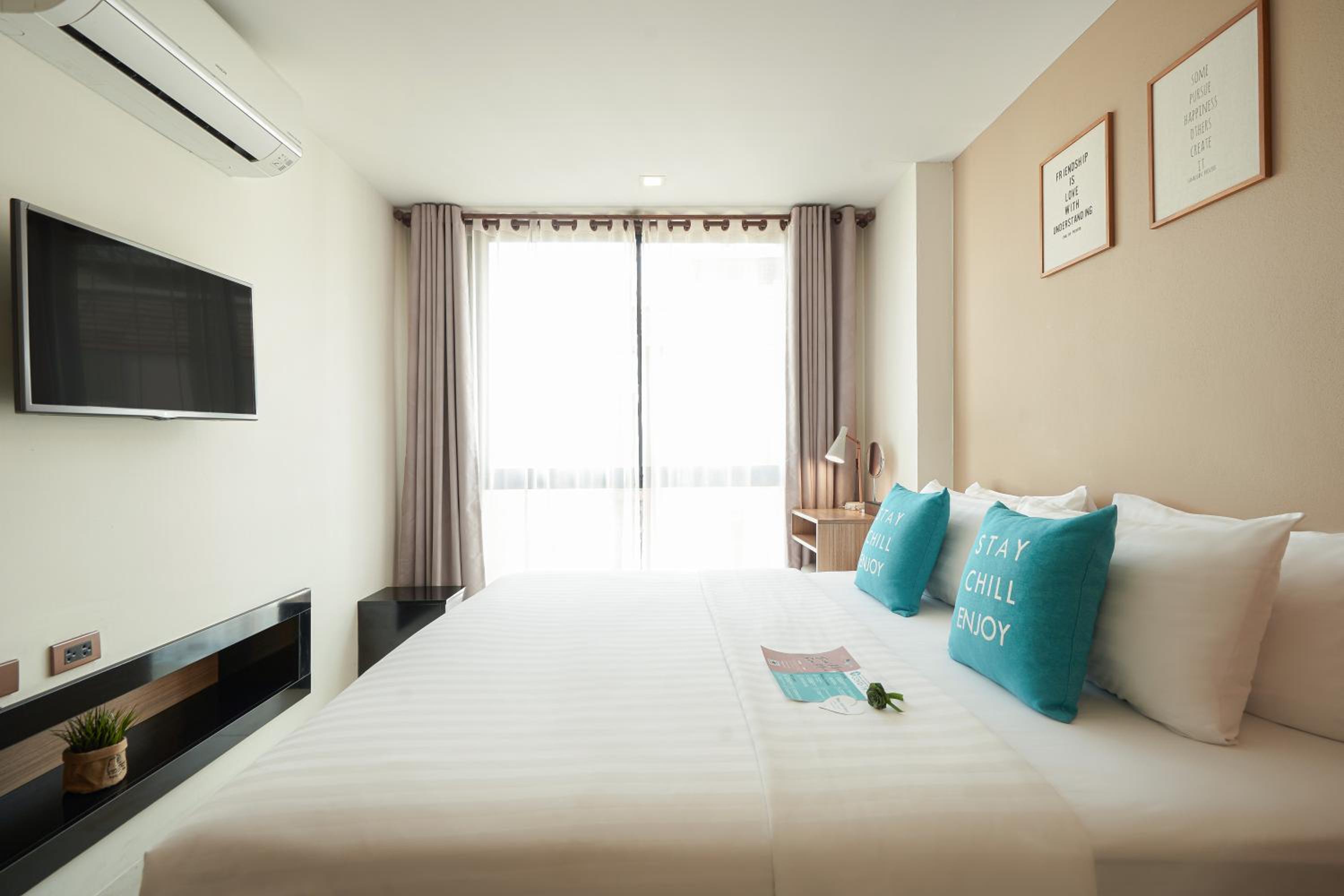 One Bedroom Suite with Bath Tub - Photo 1