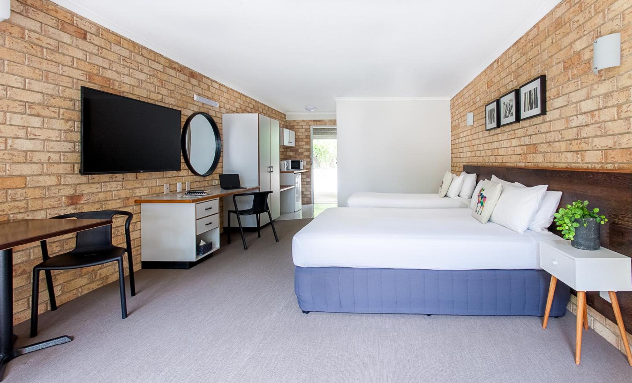Twin Room - Photo 8