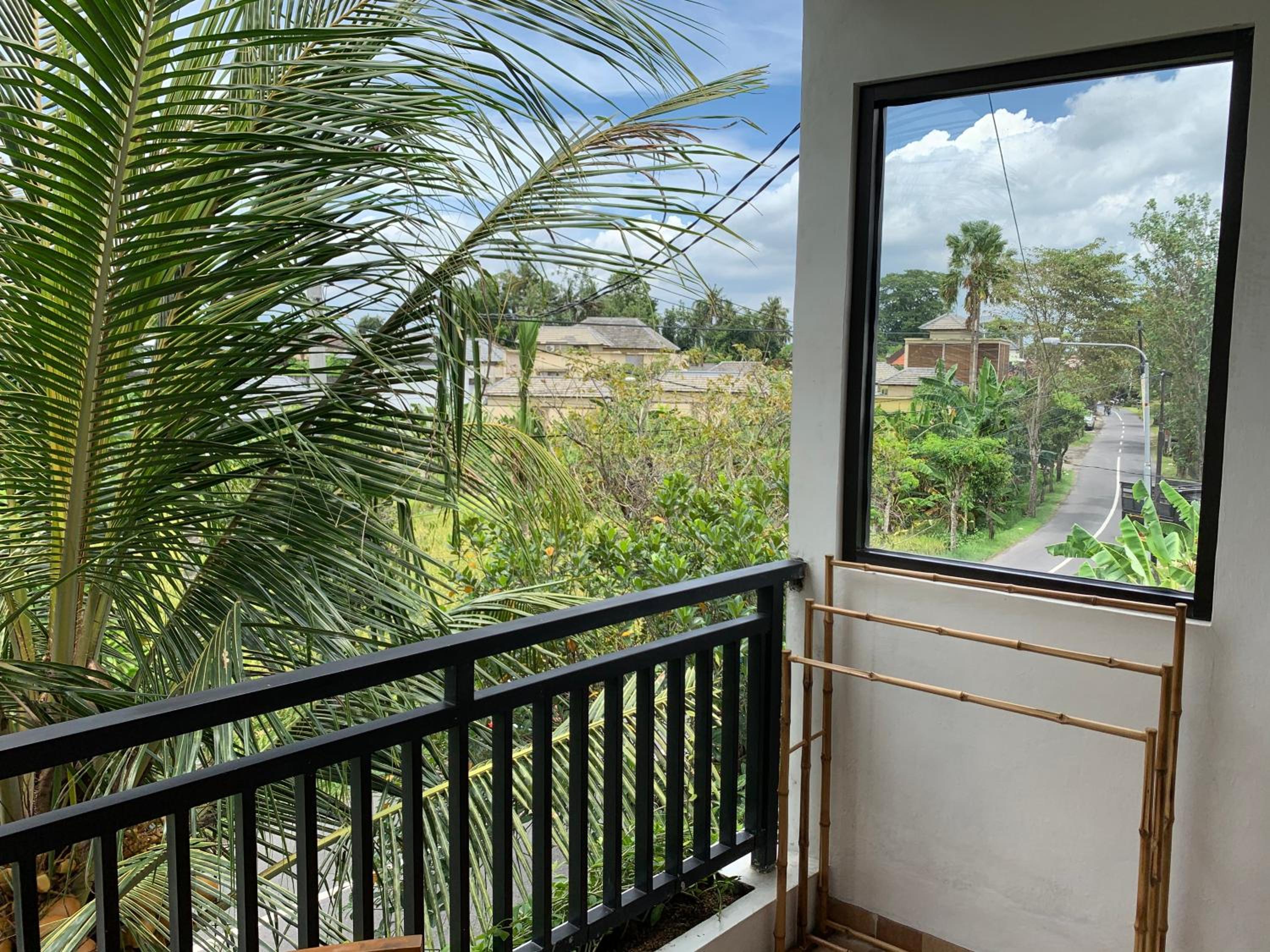 King Room with Balcony - Photo 13