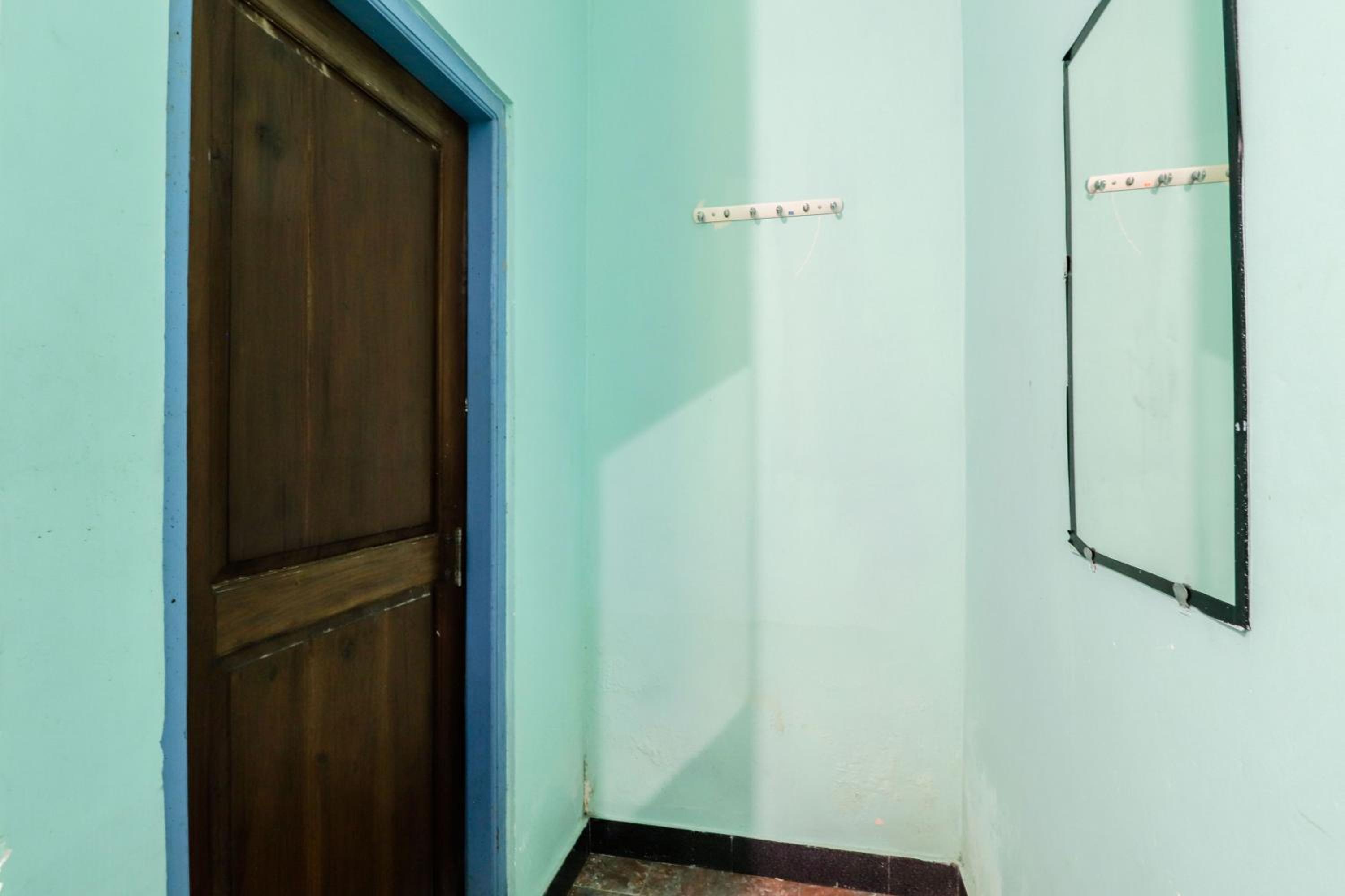 Standard Double Room with Fan - Photo 5