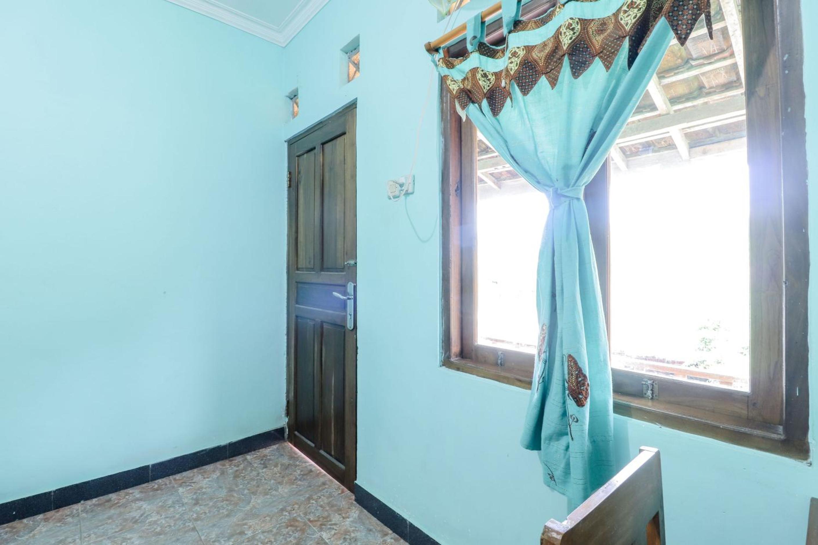 Standard Double Room with Fan - Photo 6
