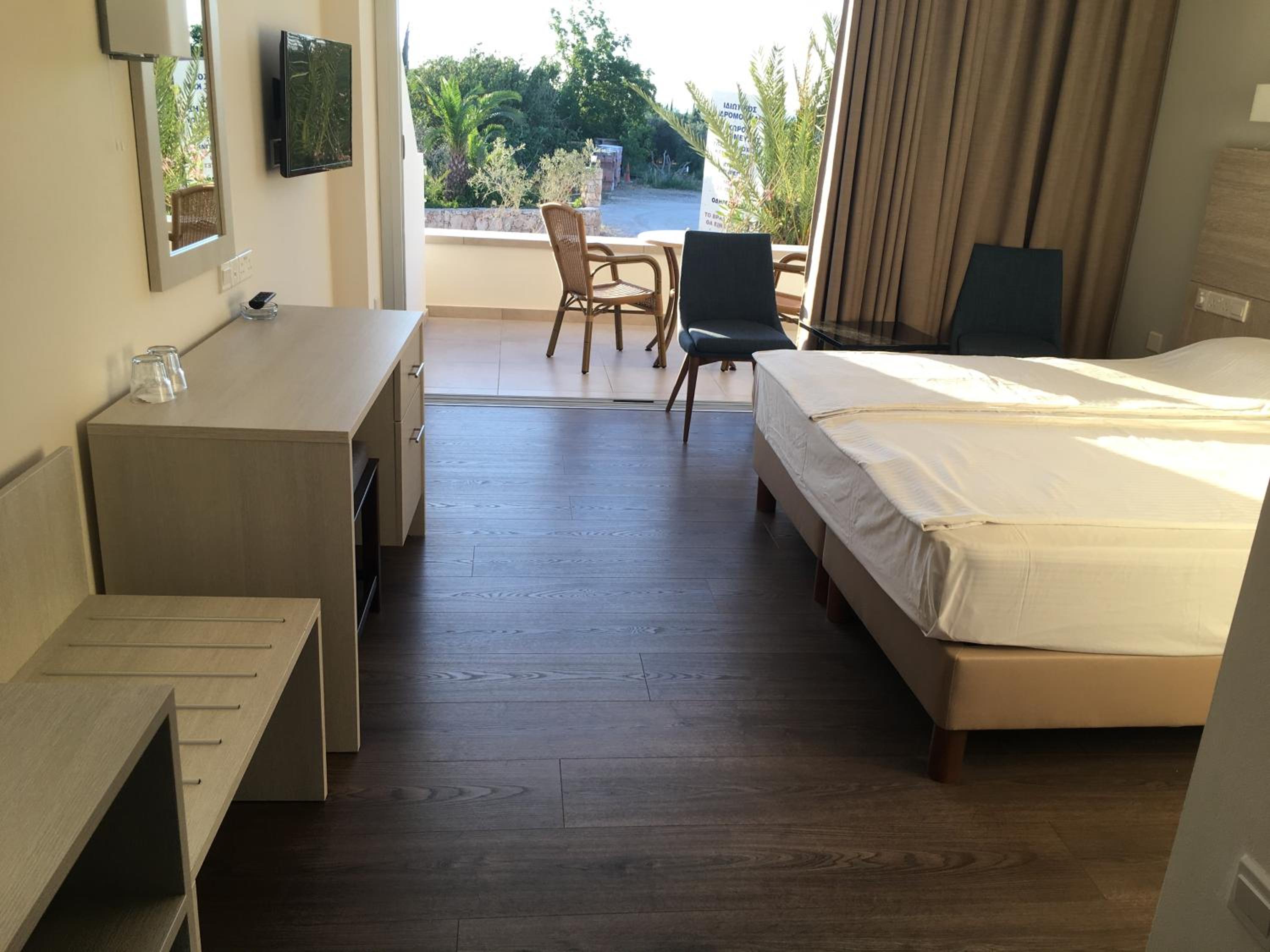 Superior Double Room with Side Sea View - Ground Floor