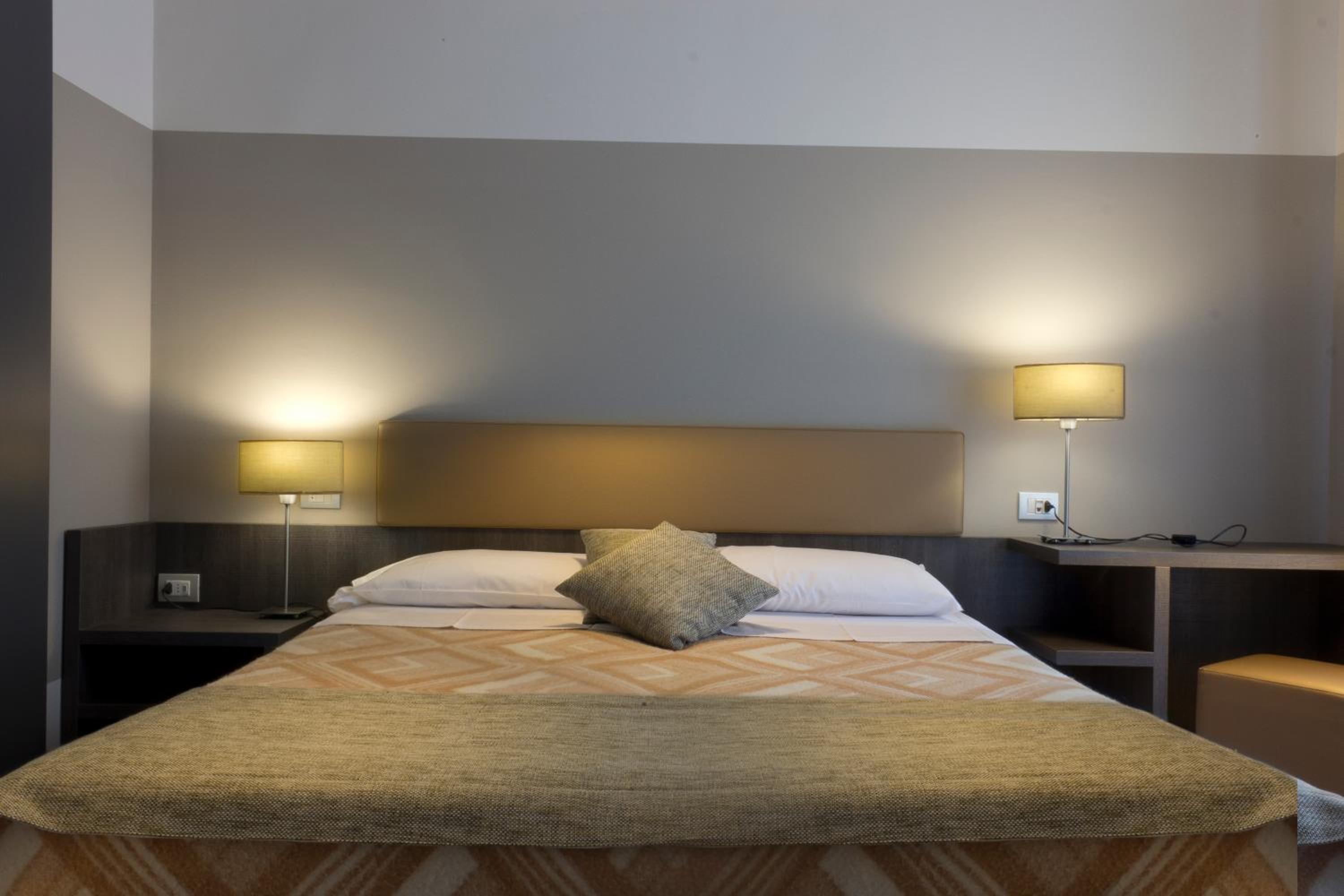 Standard Double or Twin Room photo 3