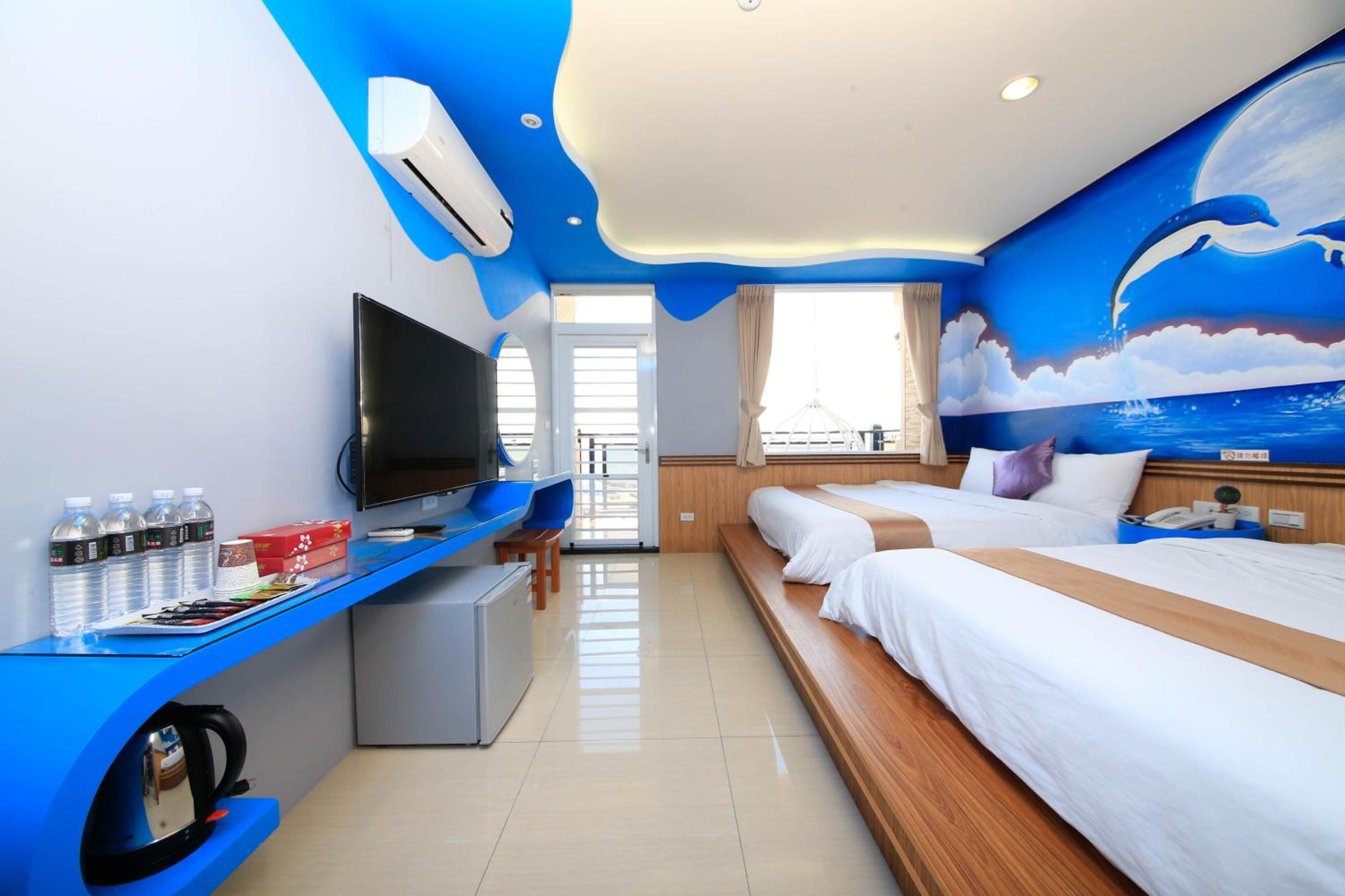 Deluxe Quadruple Room with Balcony and Sea View photo 3
