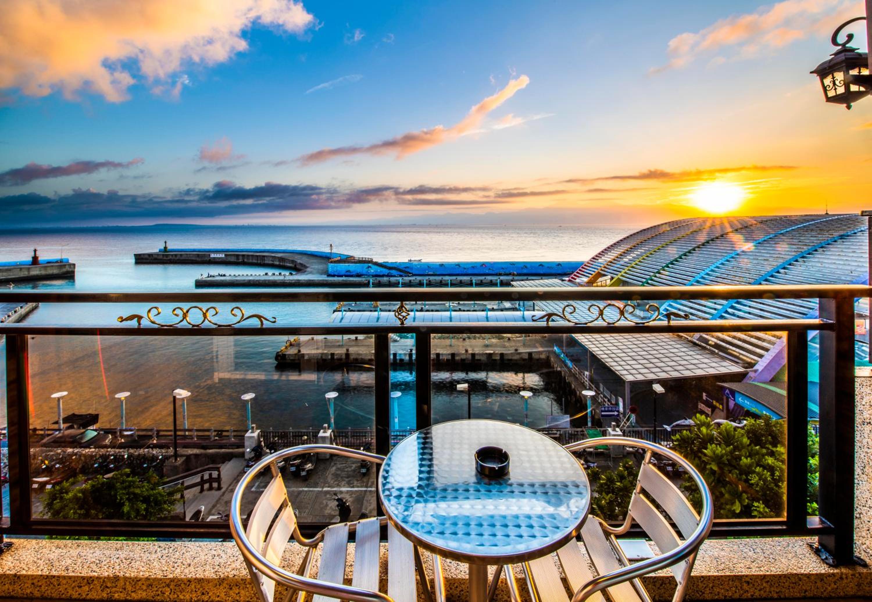 Deluxe Family Room with Sea View photo 3