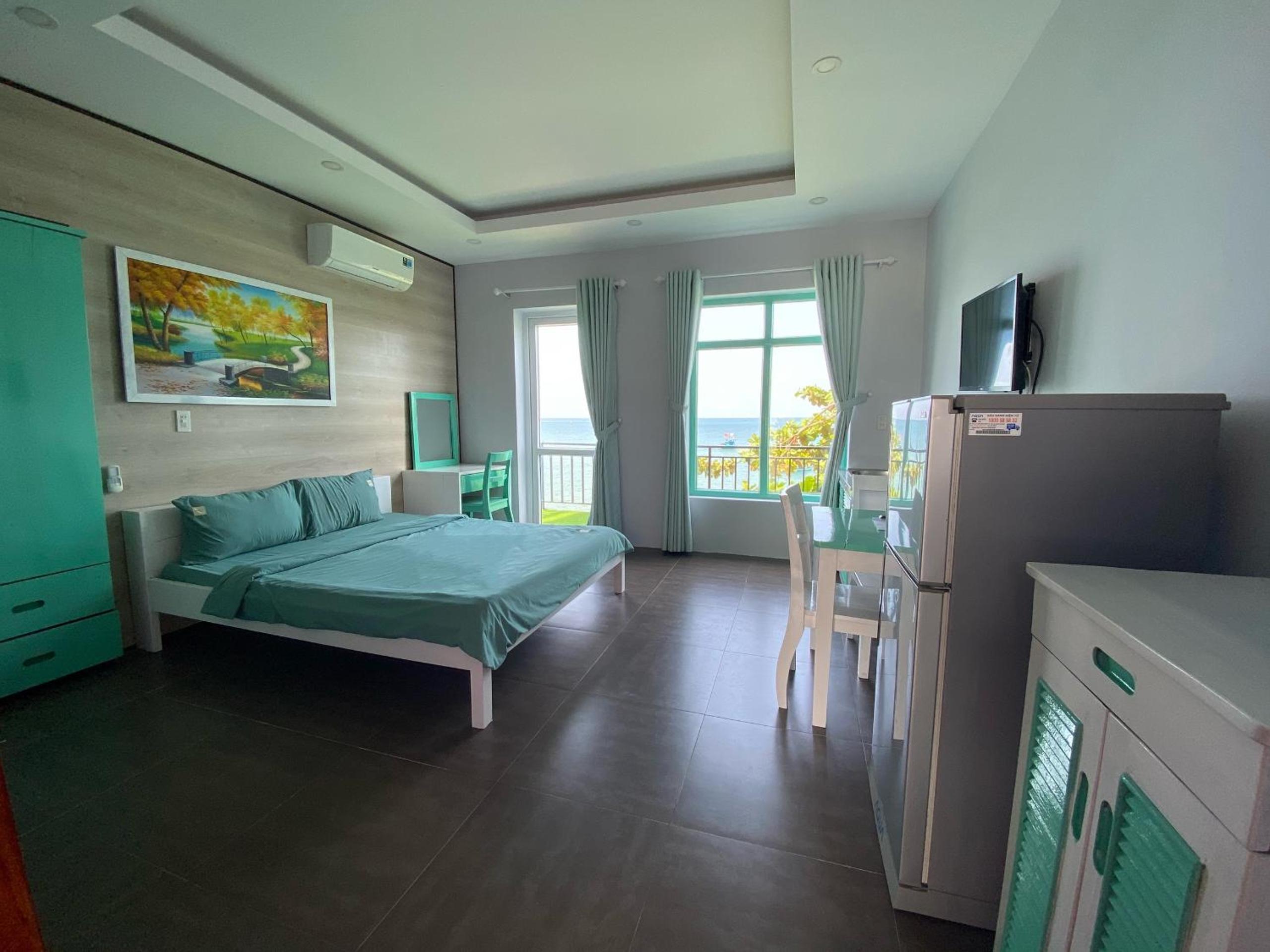 Double Room with Balcony and Sea View - Photo 1