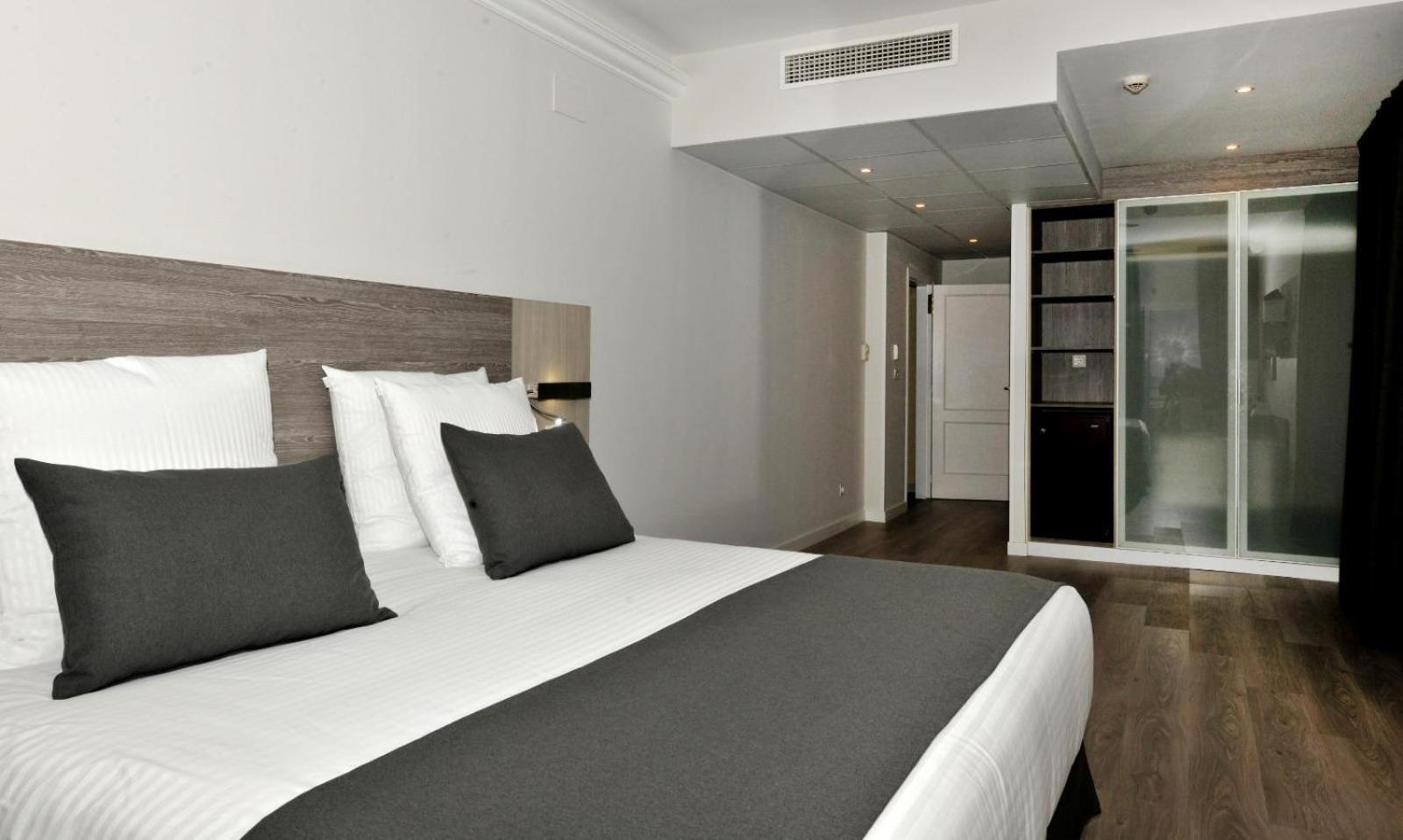 Superior Room with Balcony - Non-Smoking - Photo 1