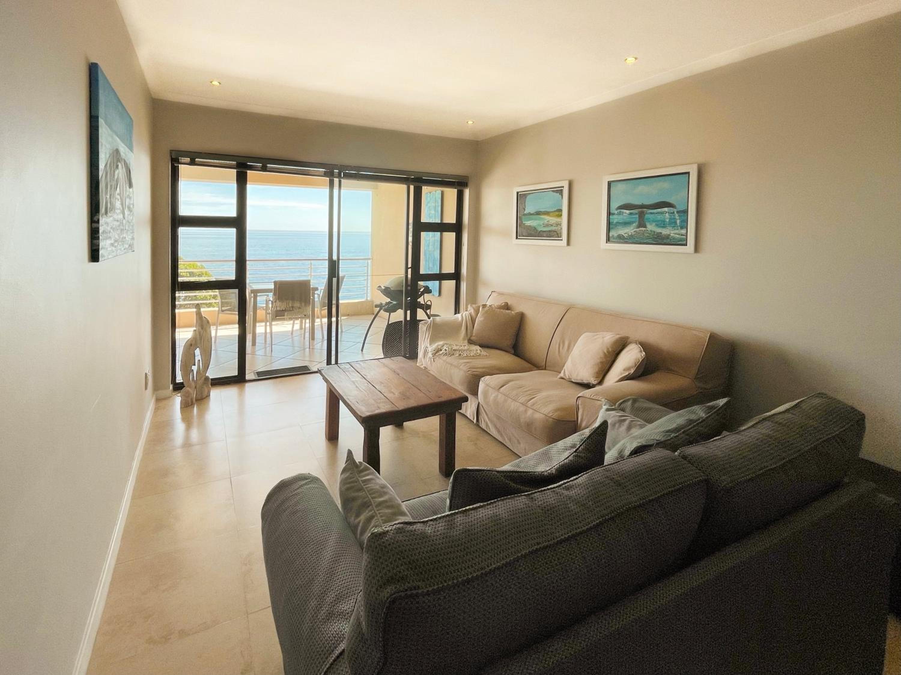 Apartment with Balcony - Photo 4