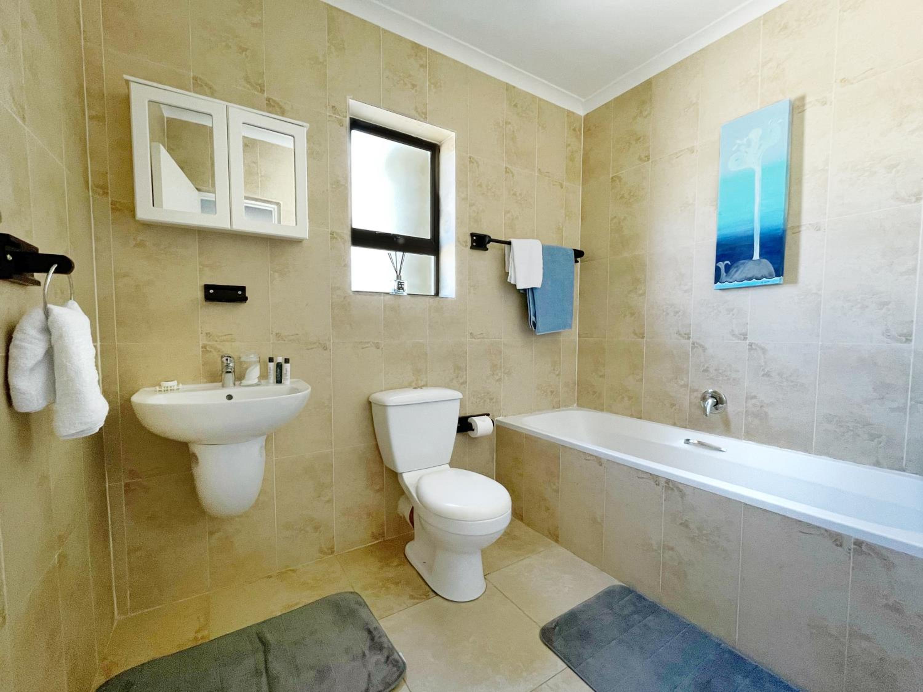 Apartment with Balcony - Photo 11