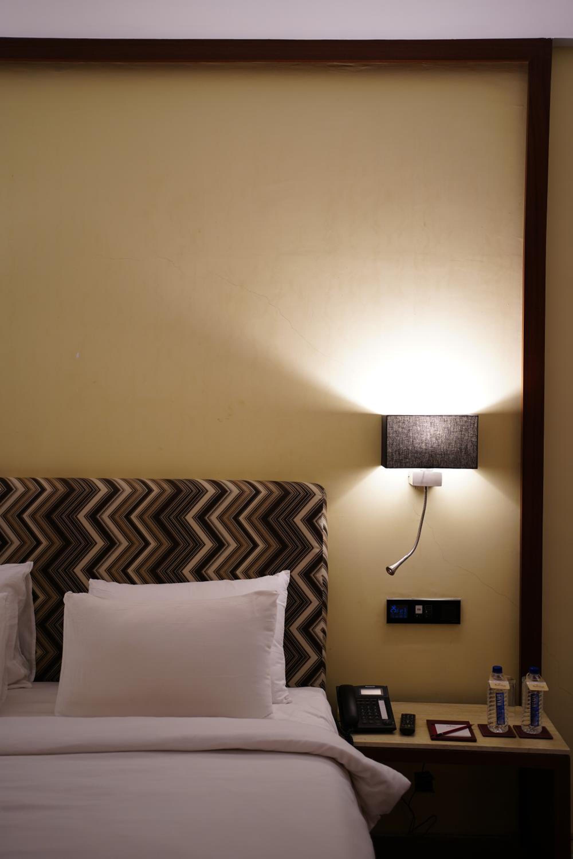 Deluxe Double Room - Photo 13