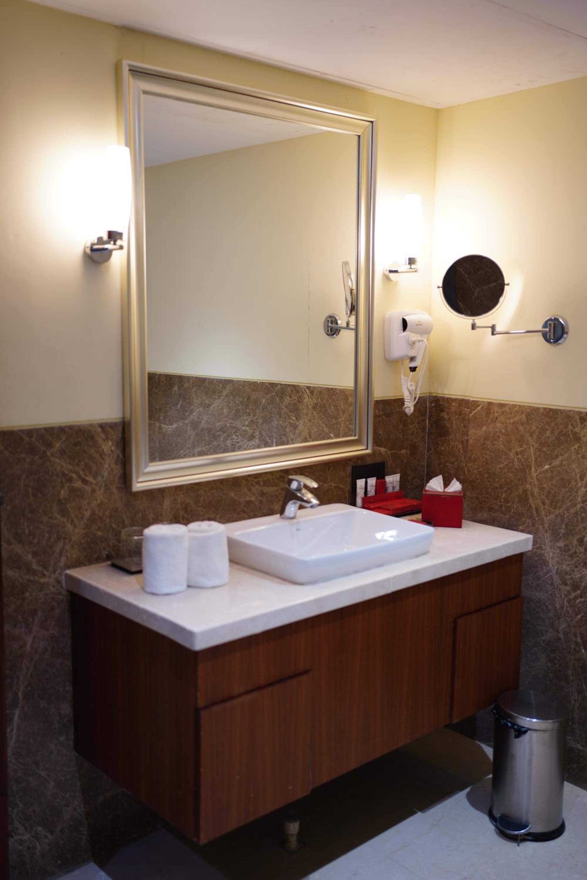 Deluxe Double Room - Photo 12