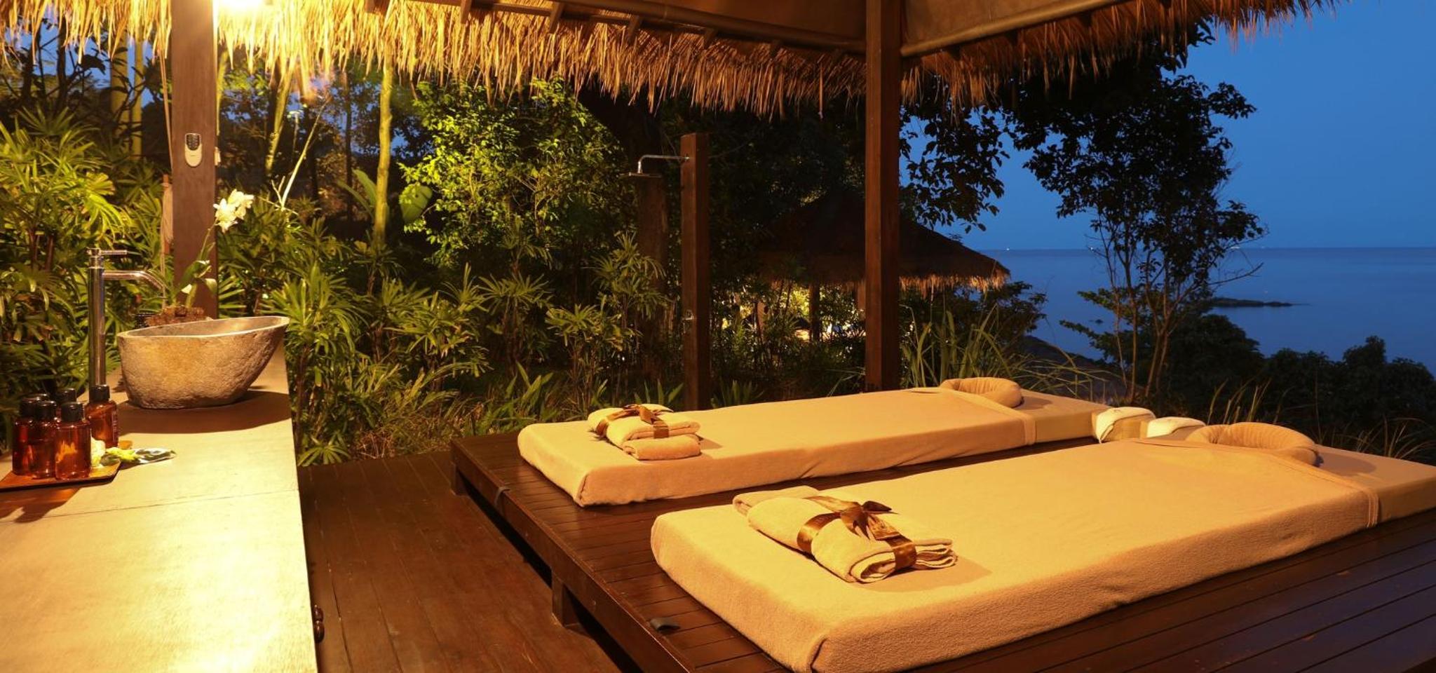 8-Bedroom + 2 Dorms Beachfront Villa with Private Chef photo 3