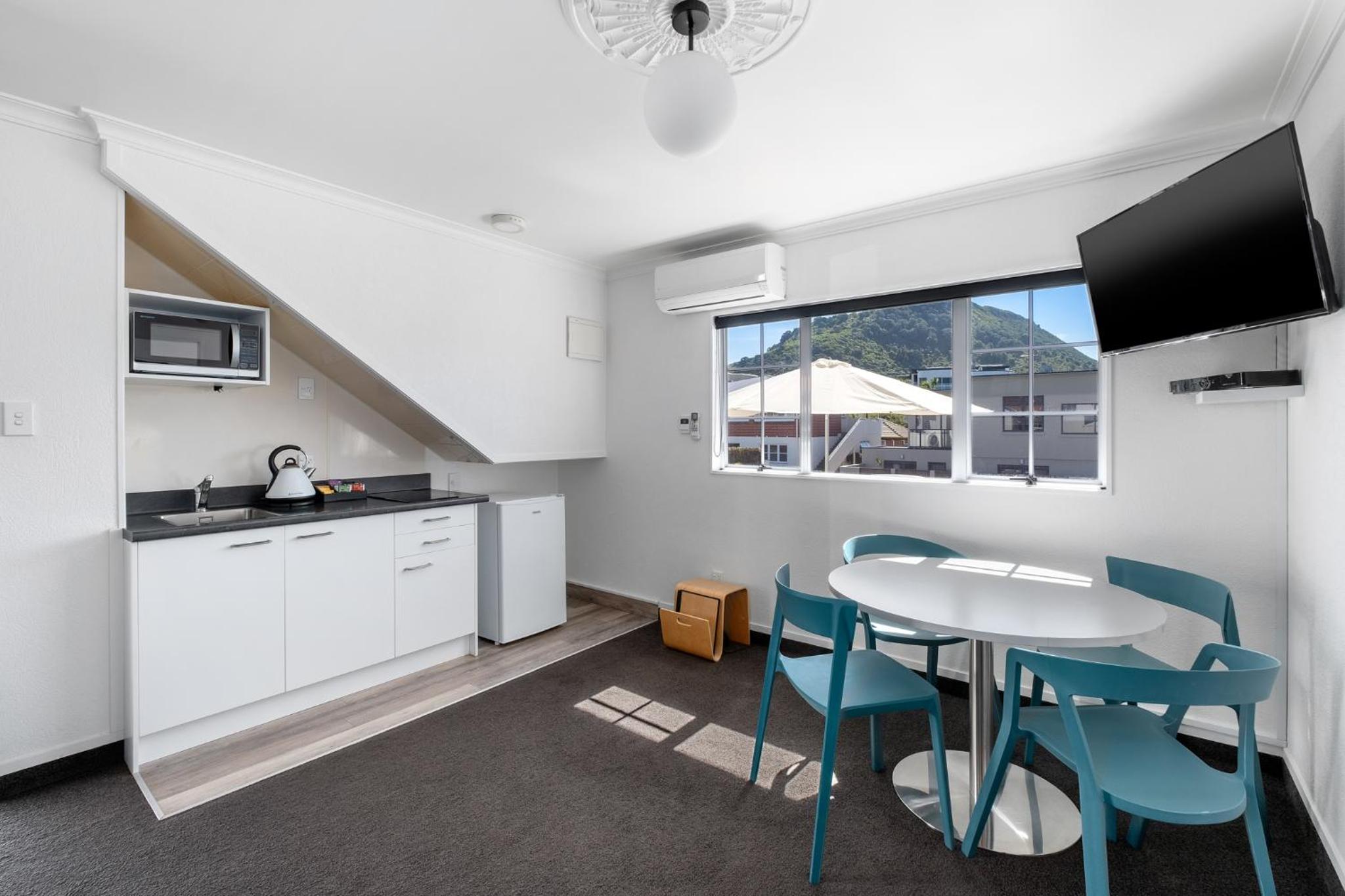 Queen Suite with courtyard and mountain view  - Photo 4
