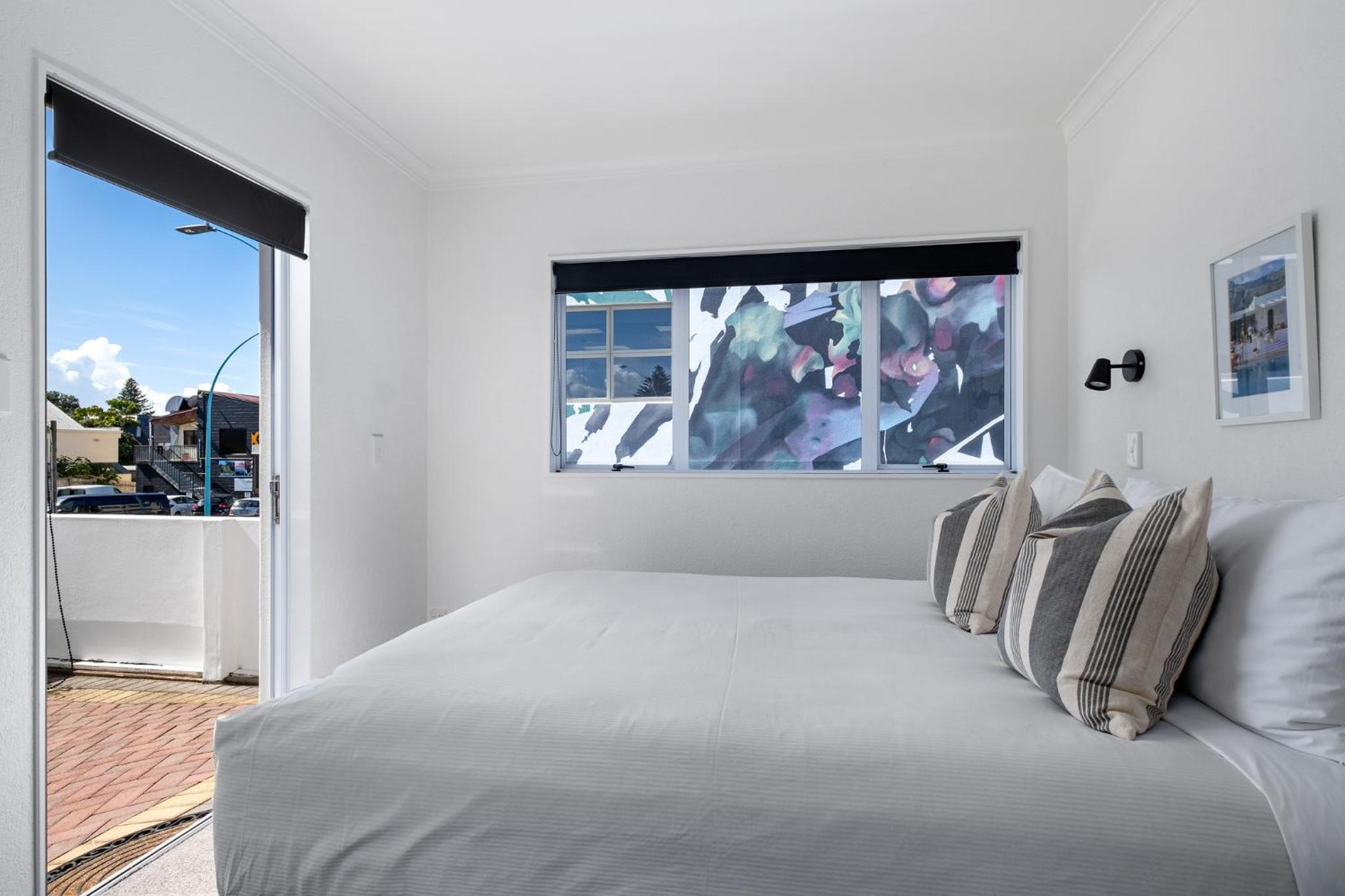 Queen Suite with courtyard and mountain view  - Photo 1