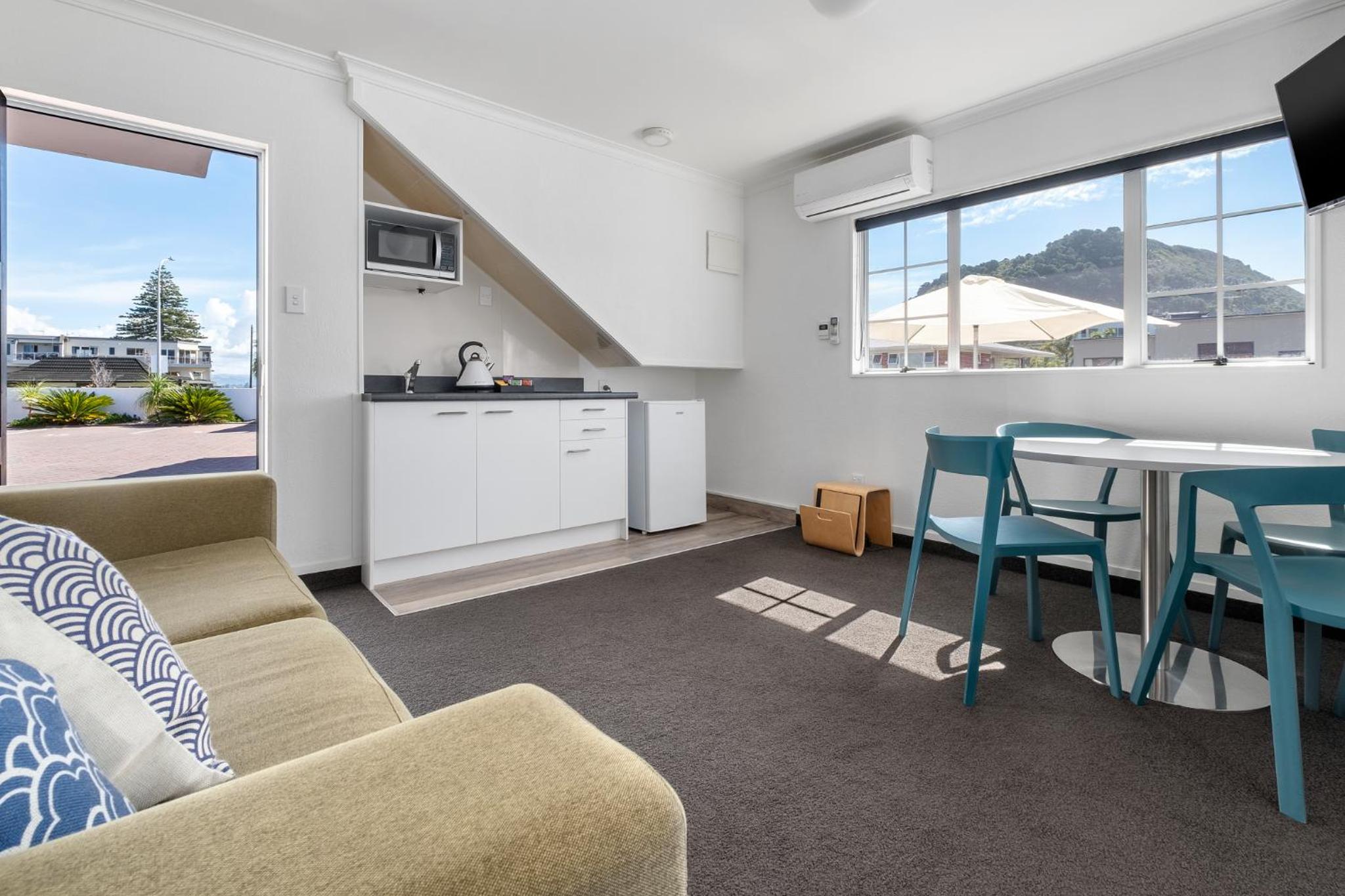 Queen Suite with courtyard and mountain view  - Photo 3
