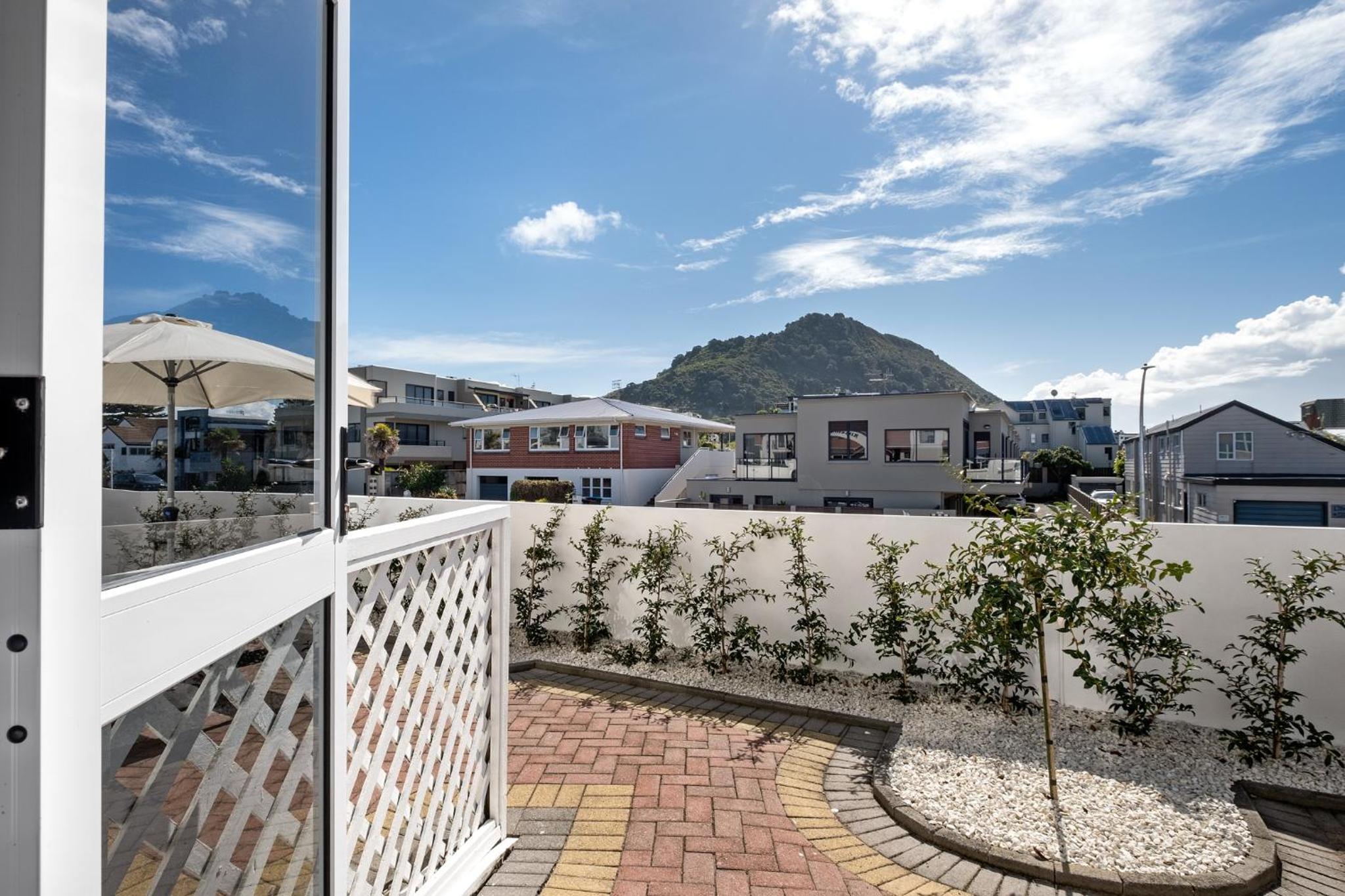Queen Suite with courtyard and mountain view  - Photo 9