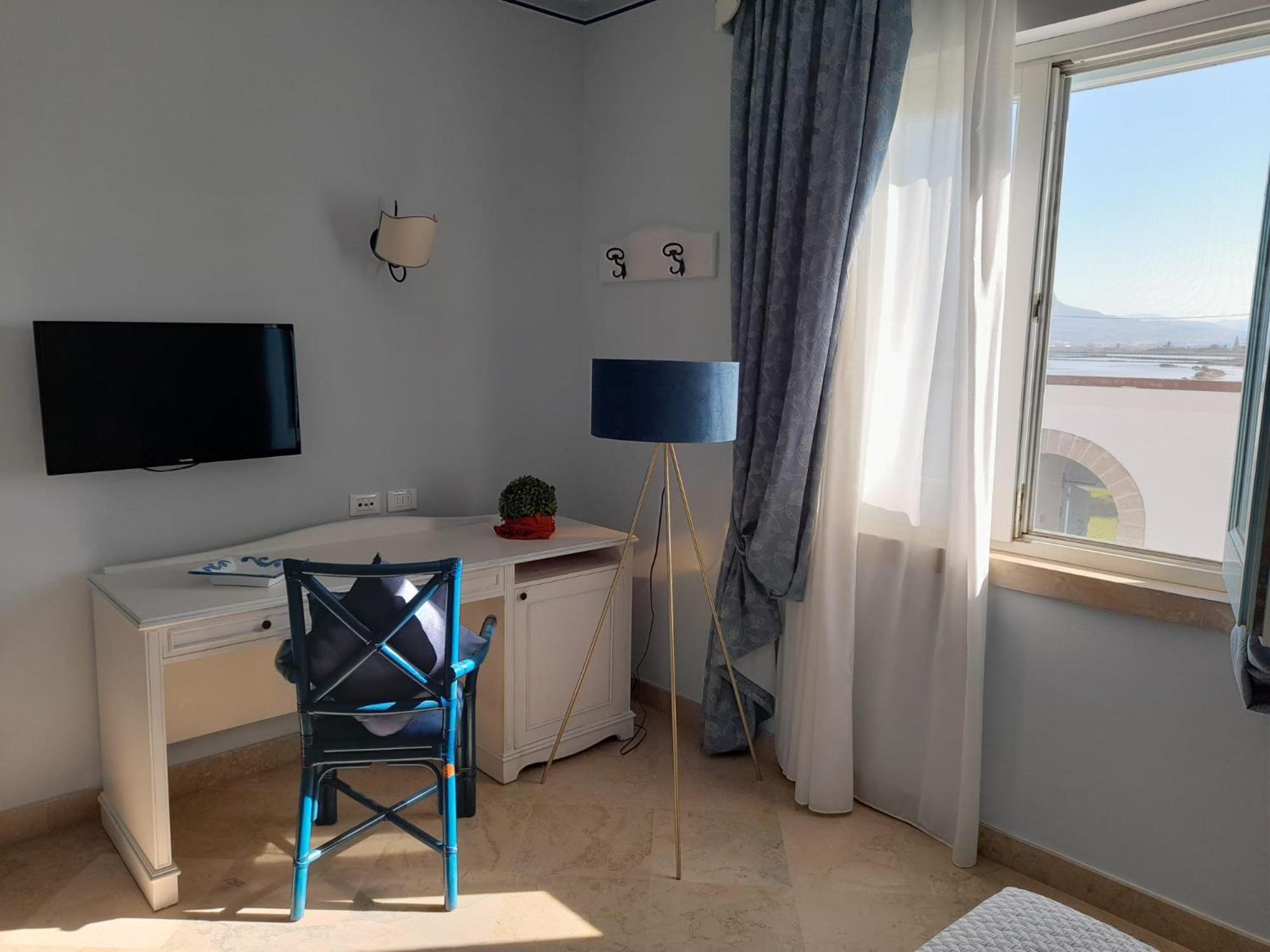 Superior Double Room with Mountain View - Photo 3