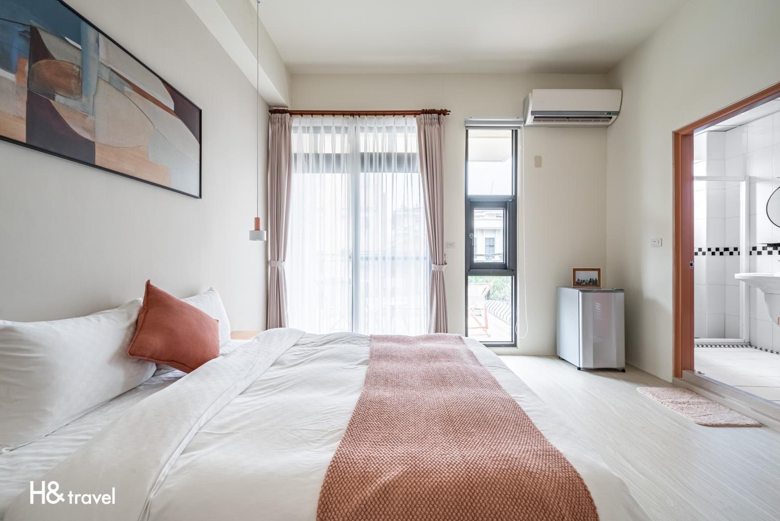 Deluxe Double Room with Balcony photo 3