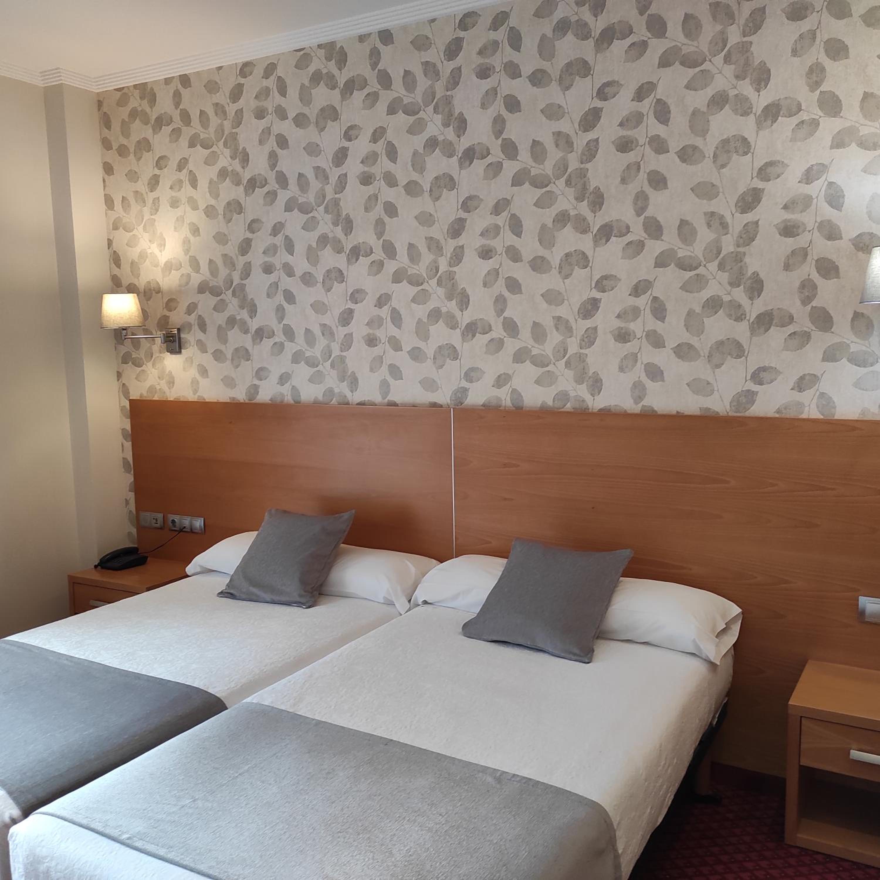 Twin Room - Photo 4