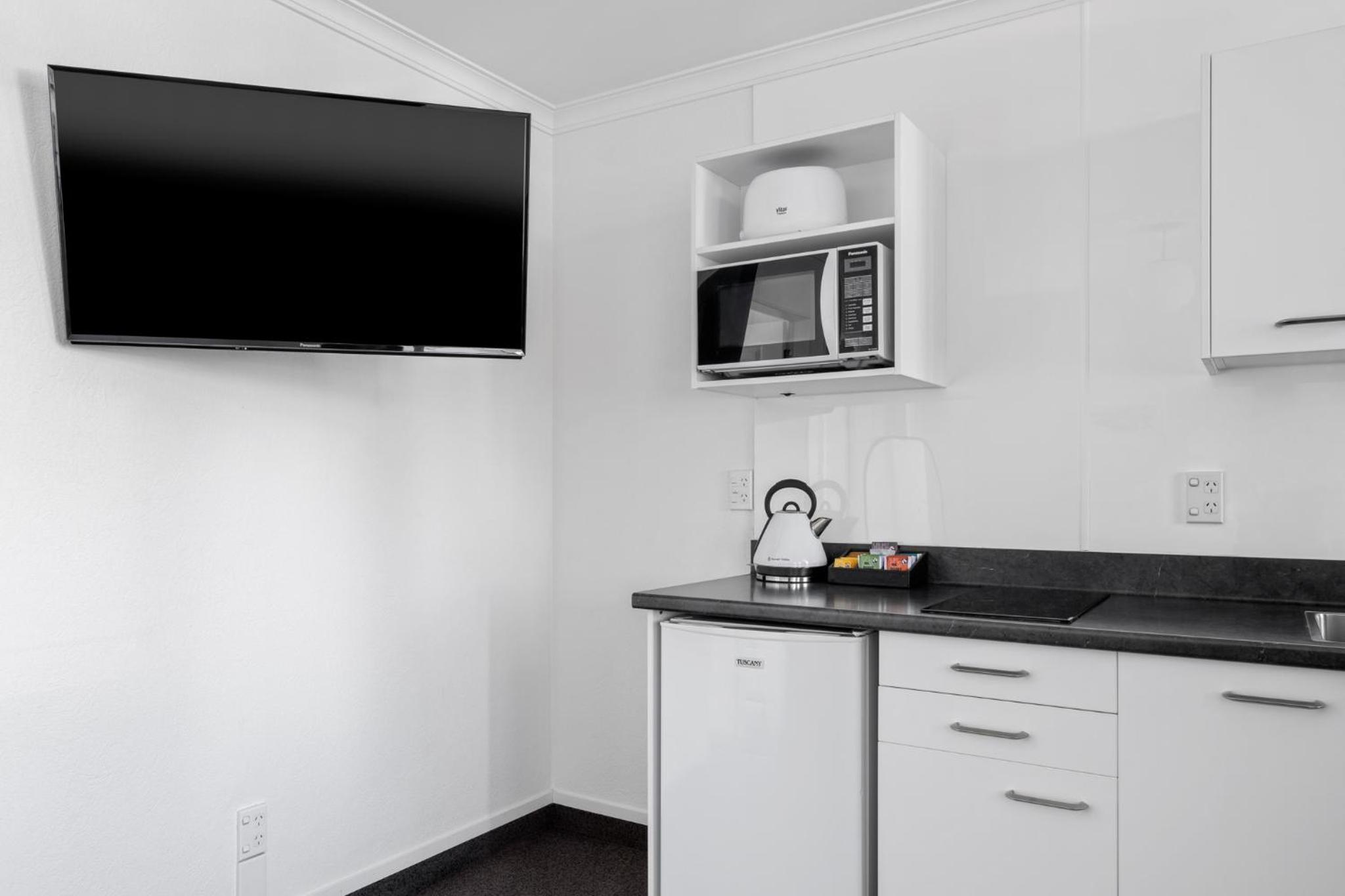 Queen Suite with Harbor View - Photo 5