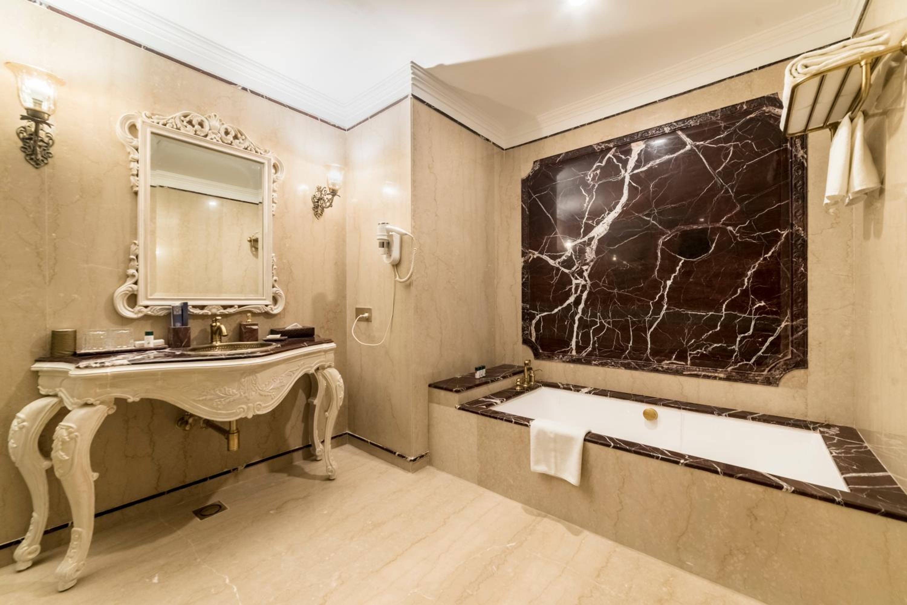 Rajwada Suite - Photo 3