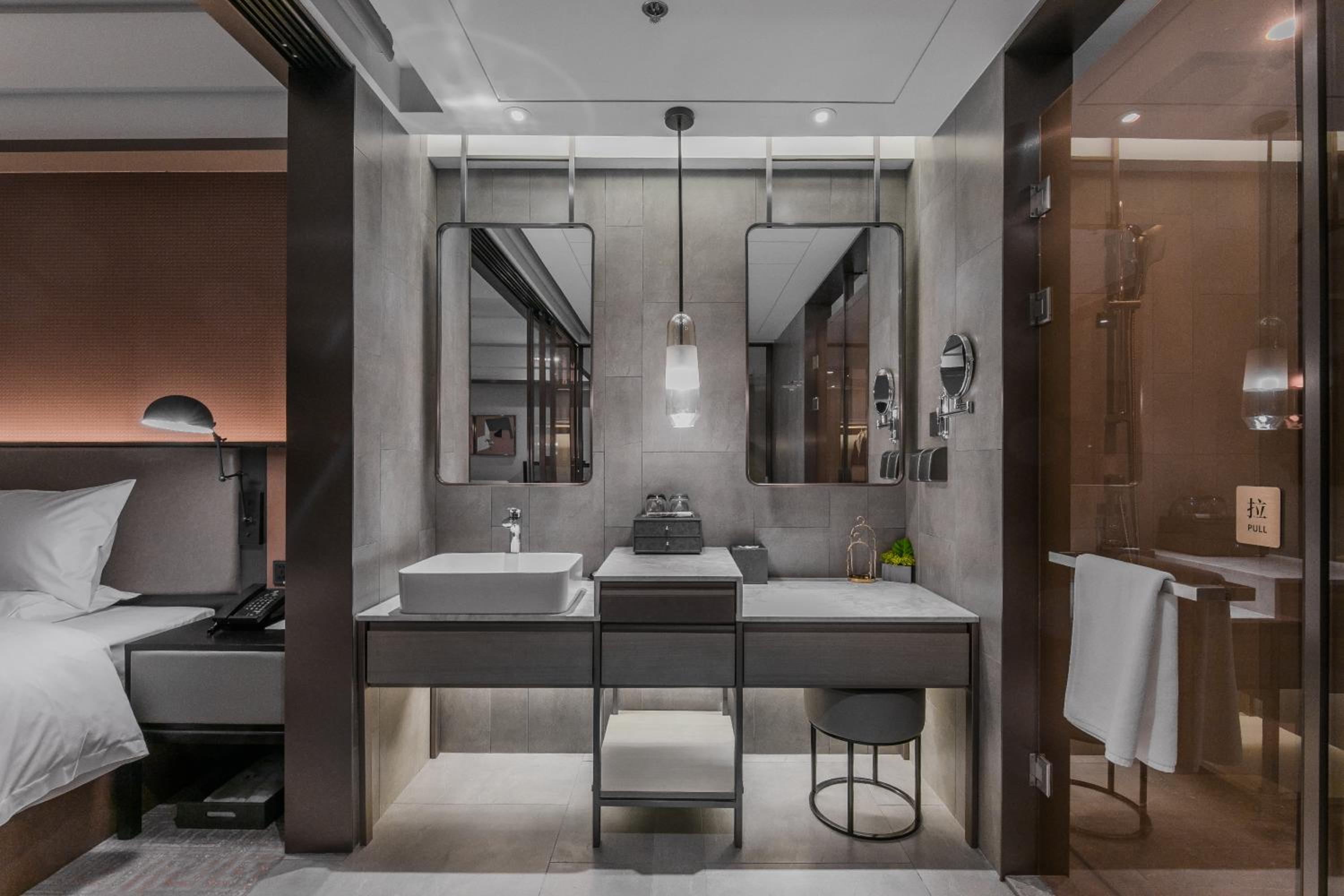 Business Twin Room with Bathtub photo 2