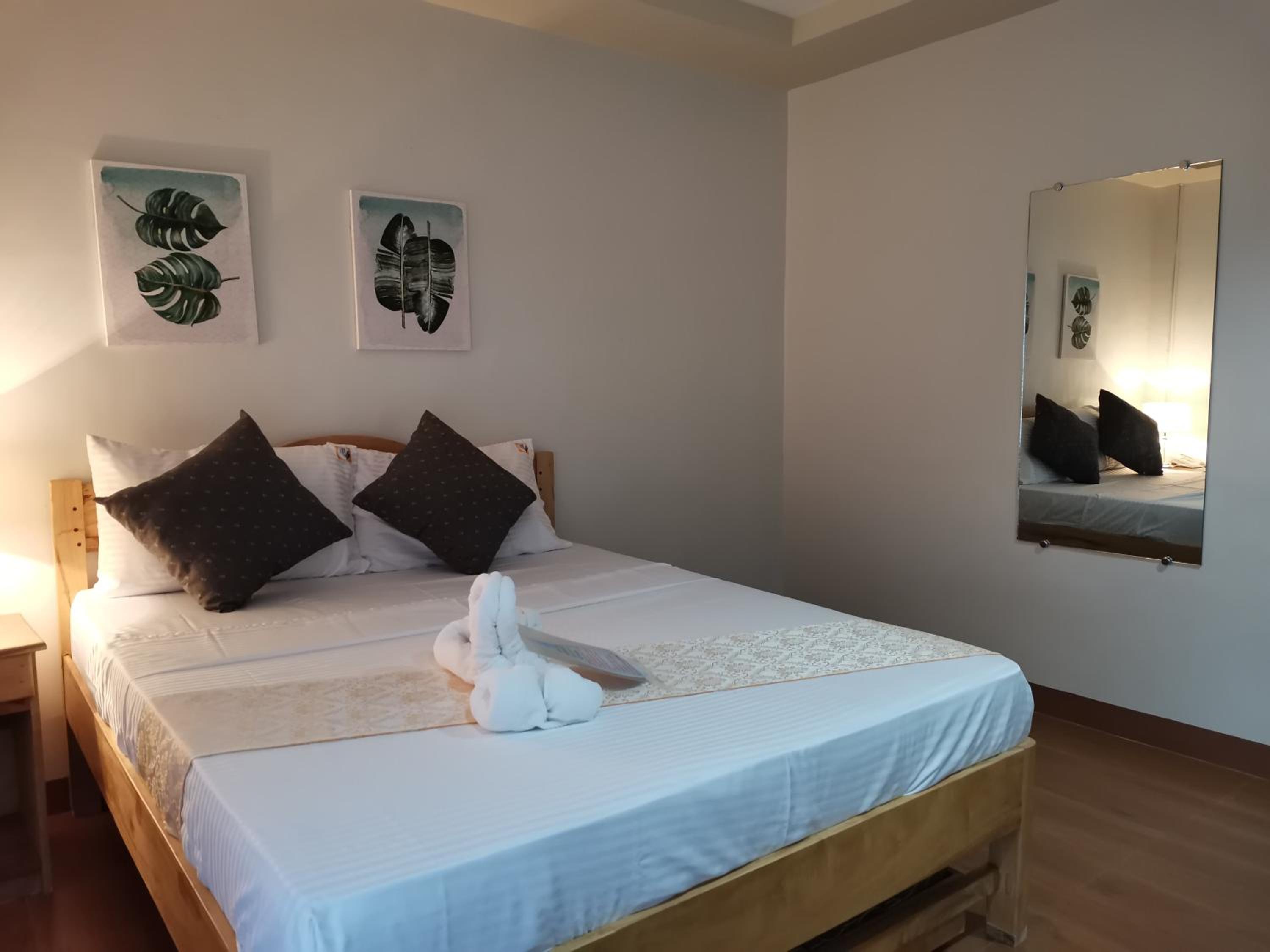 Deluxe Double Room with Balcony photo 3