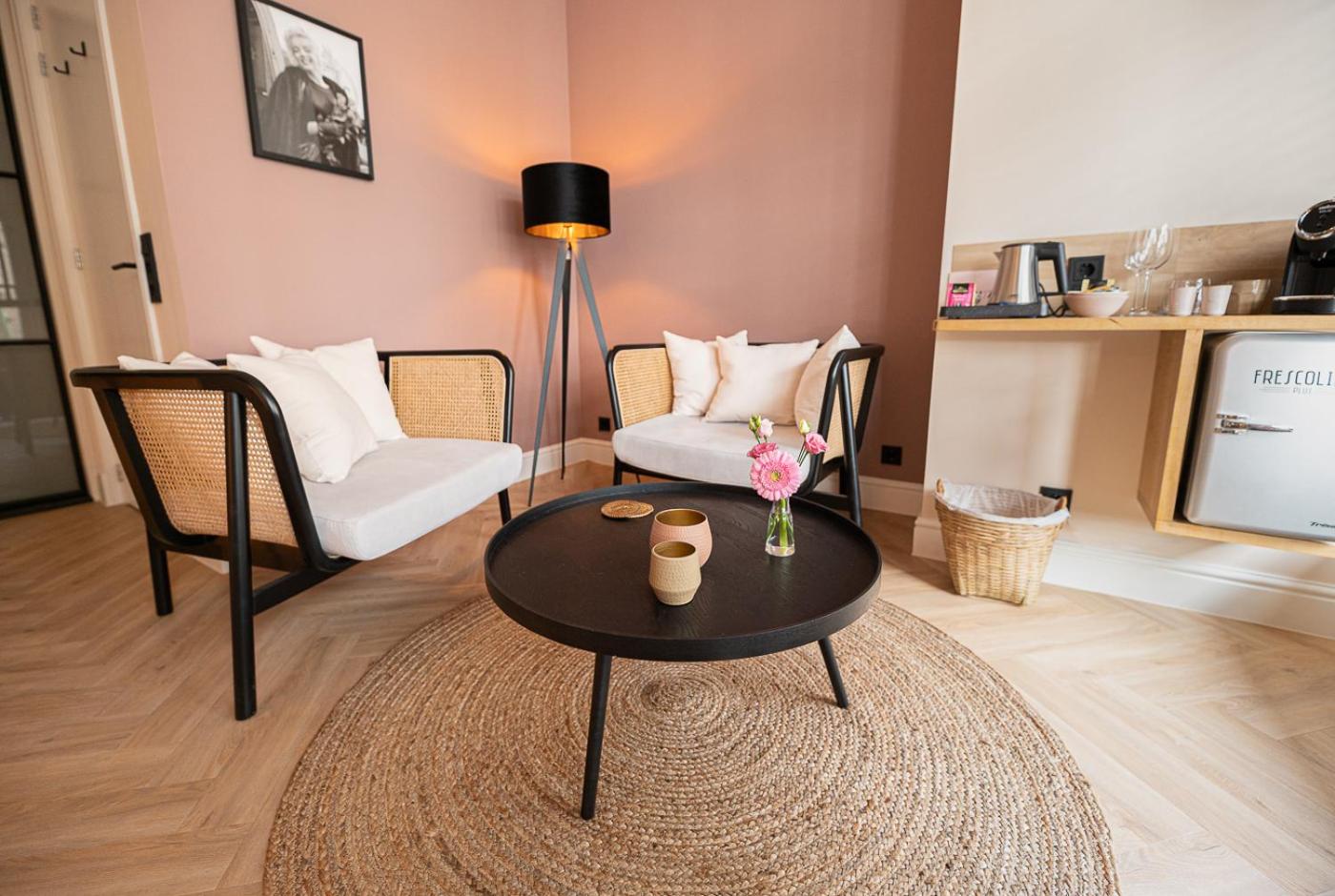 Large Double Room - Photo 3