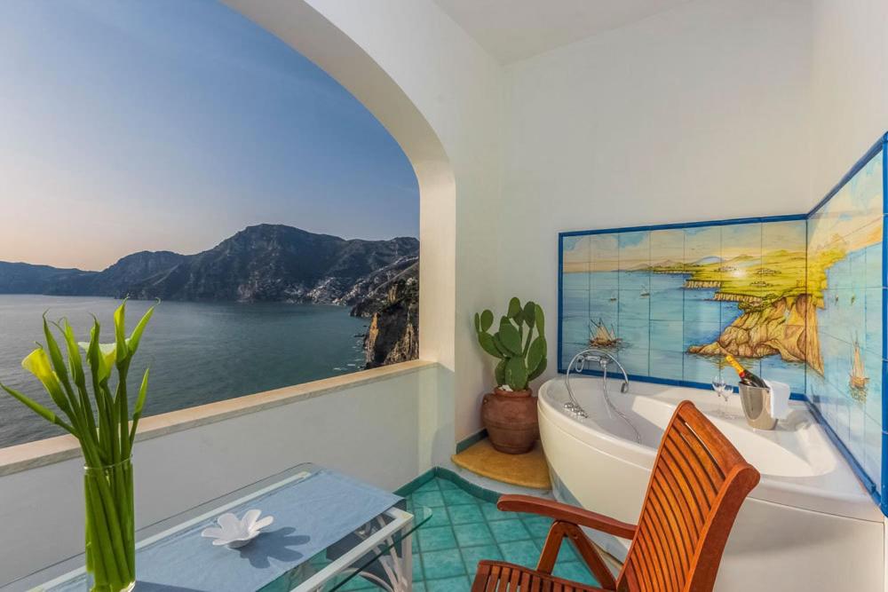 Superior Double Room with Sea View - Photo 9
