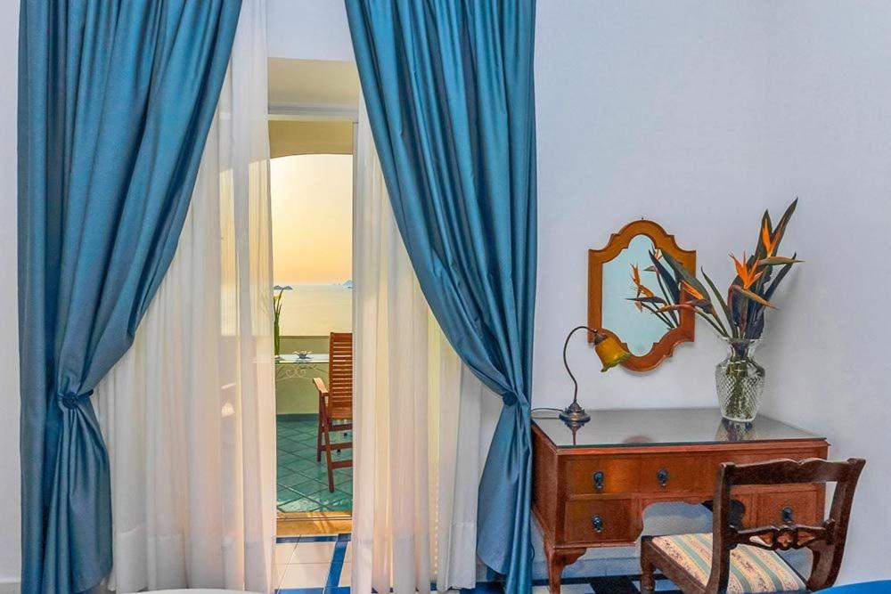 Superior Double Room with Sea View - Photo 10