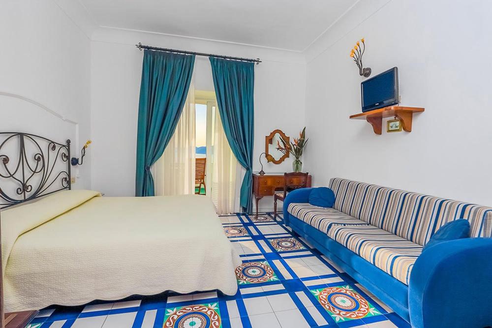 Superior Double Room with Sea View - Photo 4