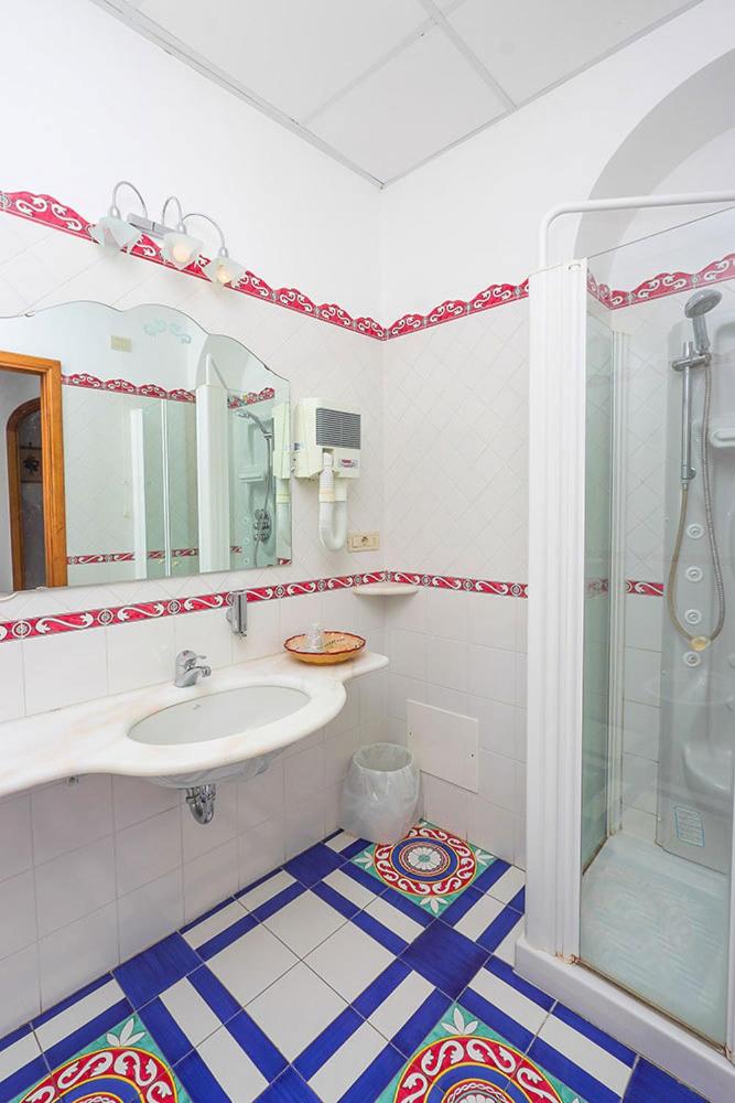 Superior Double Room with Sea View - Photo 2