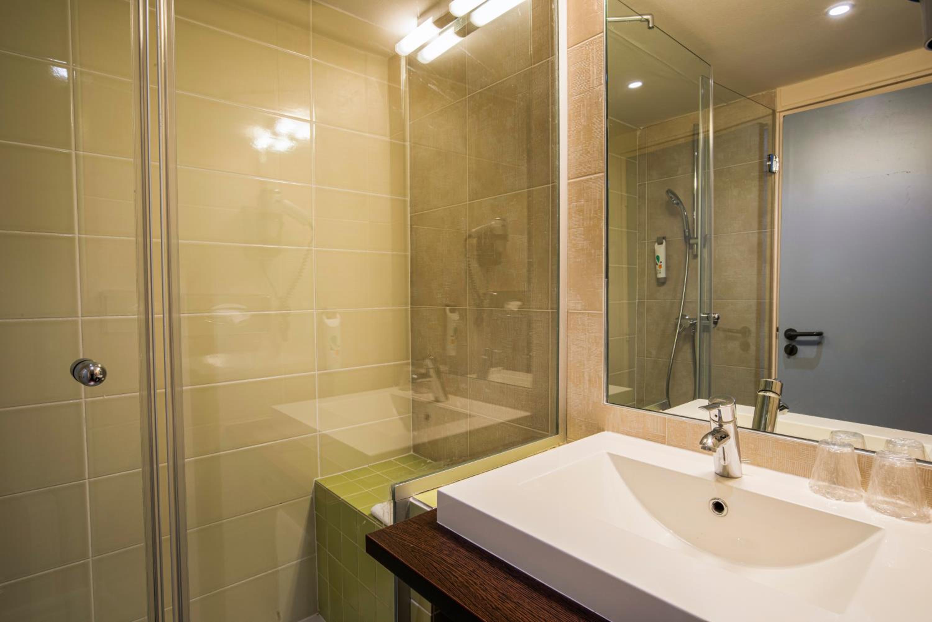 Standard Double Room - Photo 2