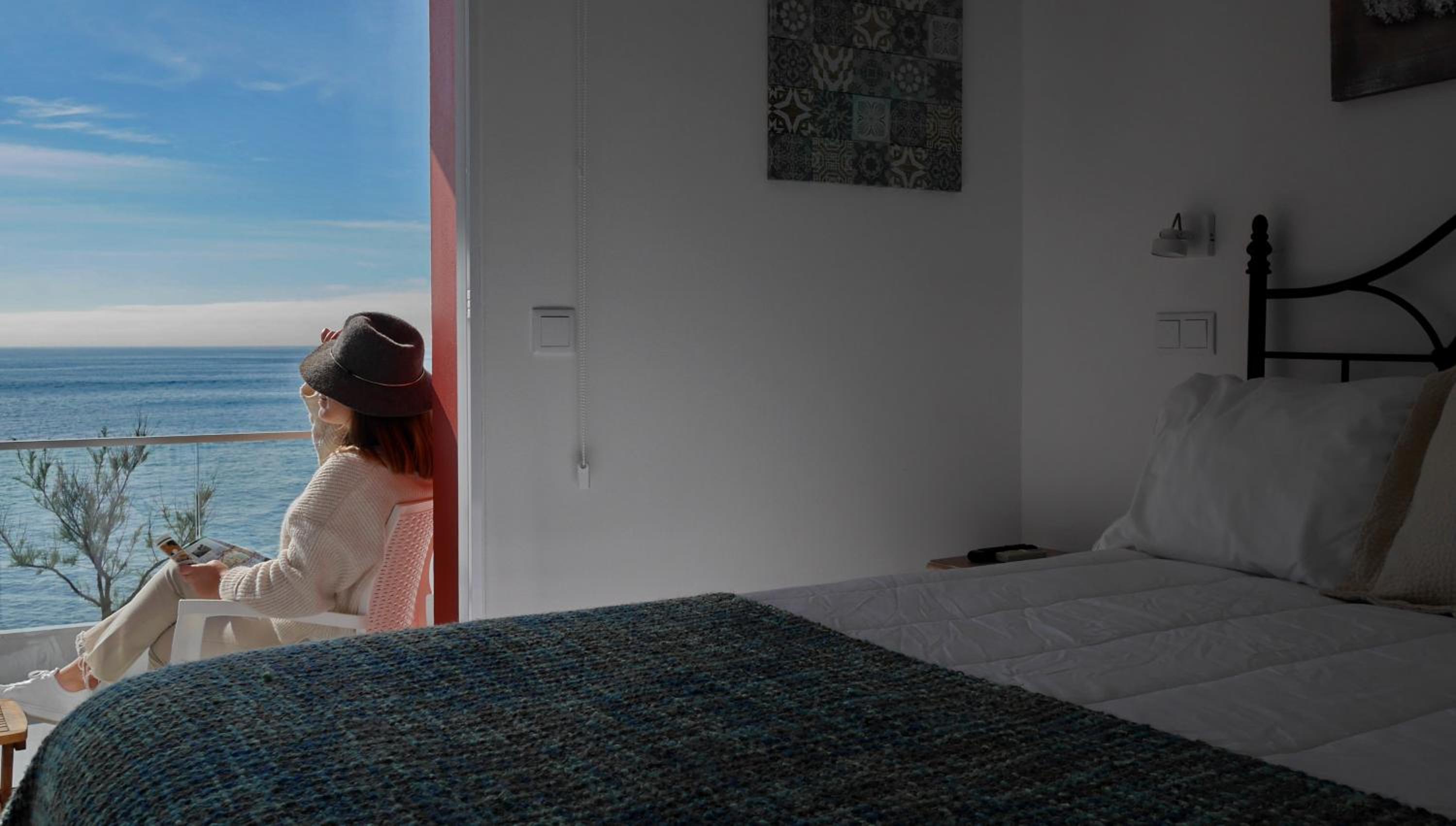 Deluxe Double Room with Balcony and Sea View - Photo 14
