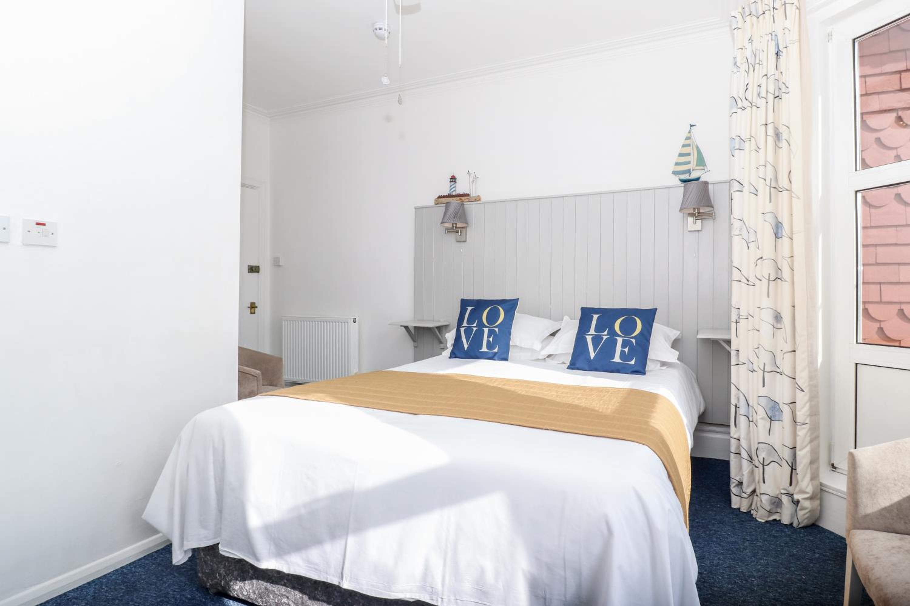 Deluxe Double Room with Balcony and Sea View photo 3