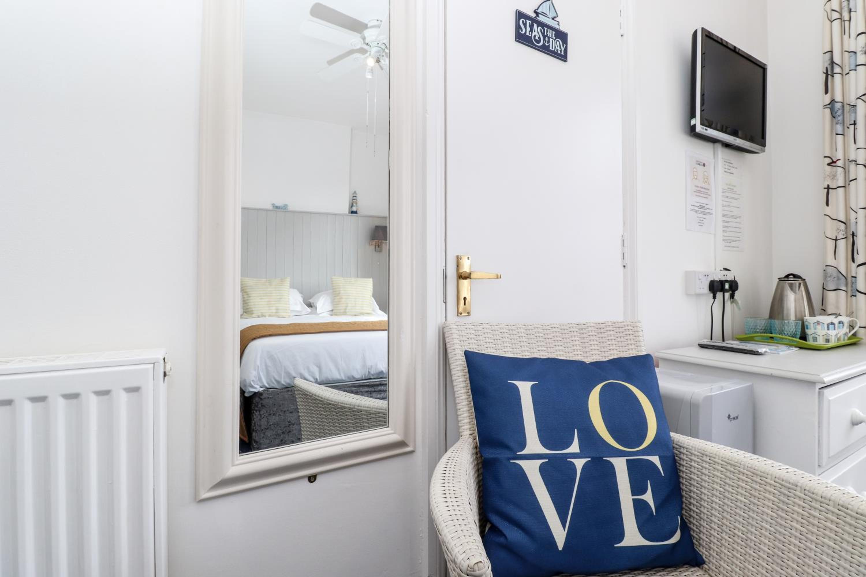 Double Room with Side Sea View photo 2