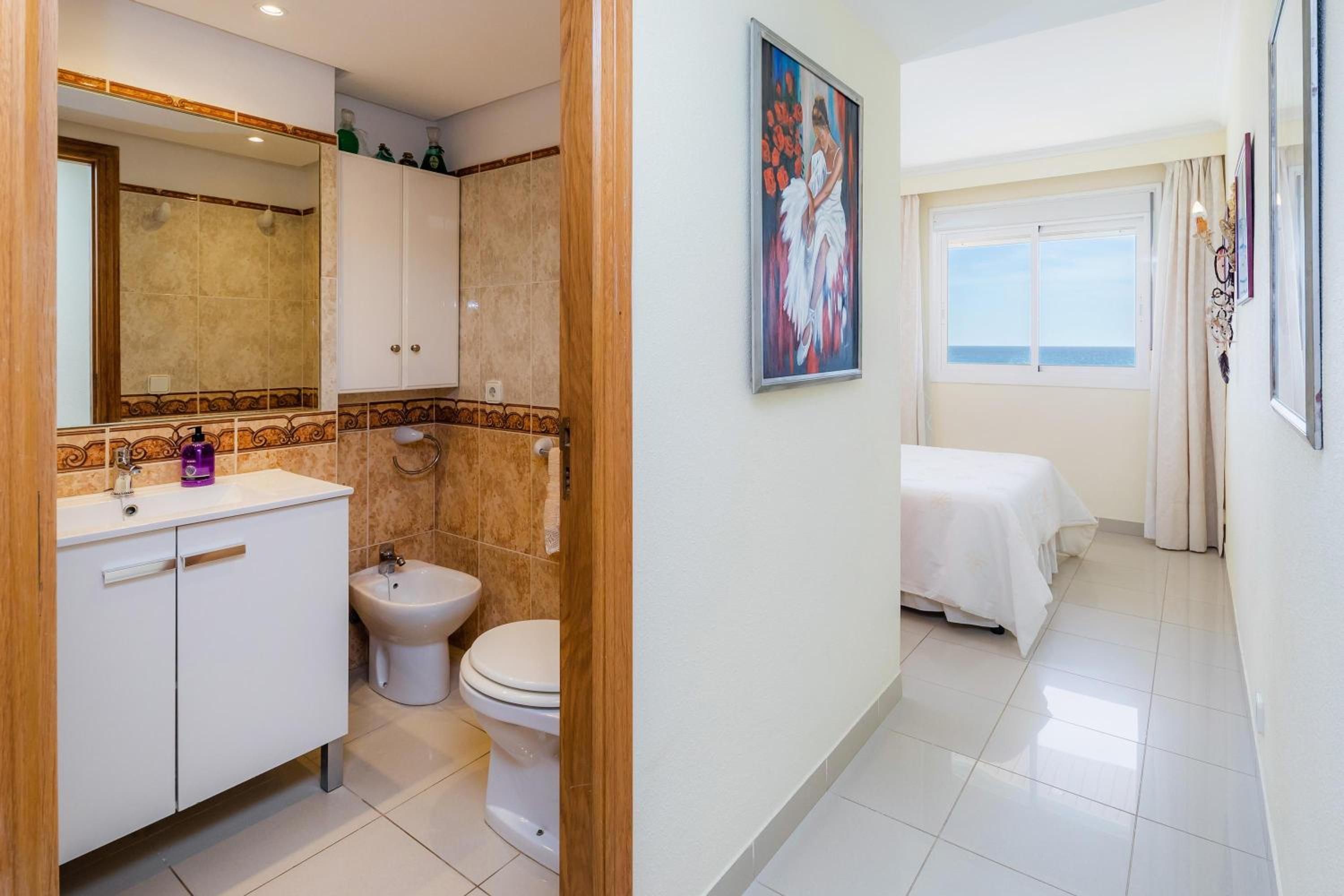 Three-Bedroom Apartment with Water View photo 3