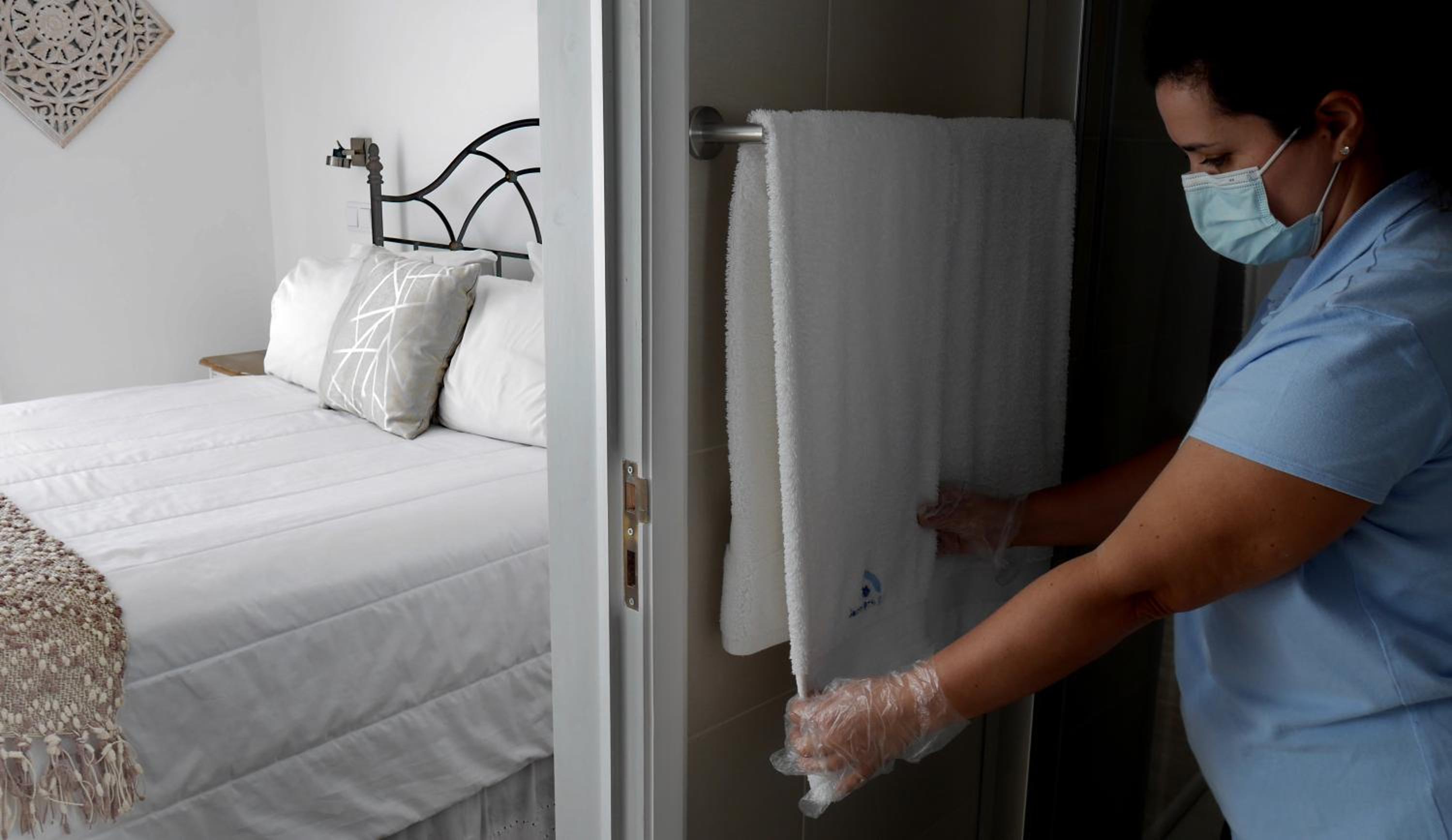 Deluxe Double Room with Balcony and Sea View - Photo 11