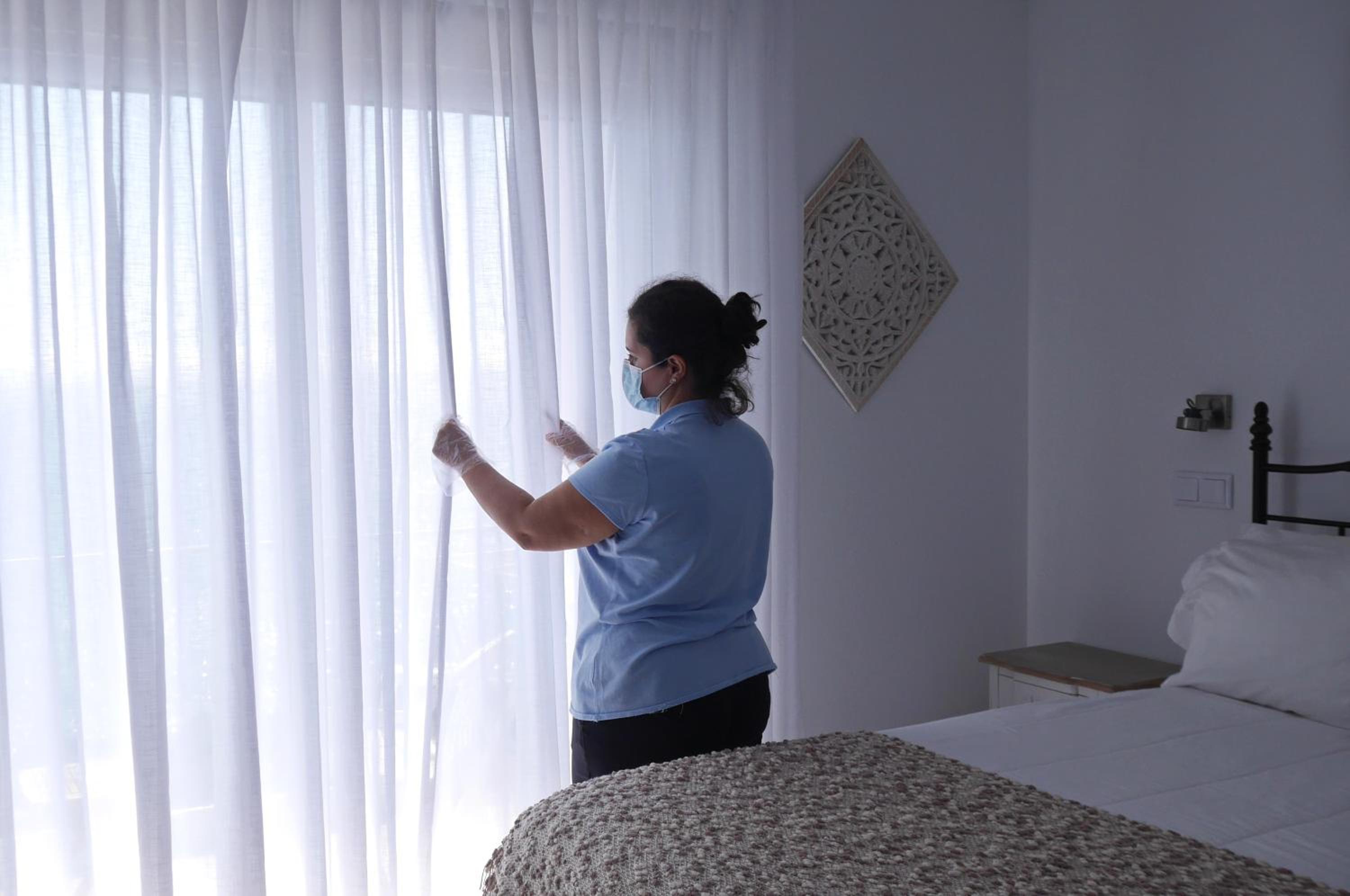 Deluxe Double Room with Balcony and Sea View - Photo 10